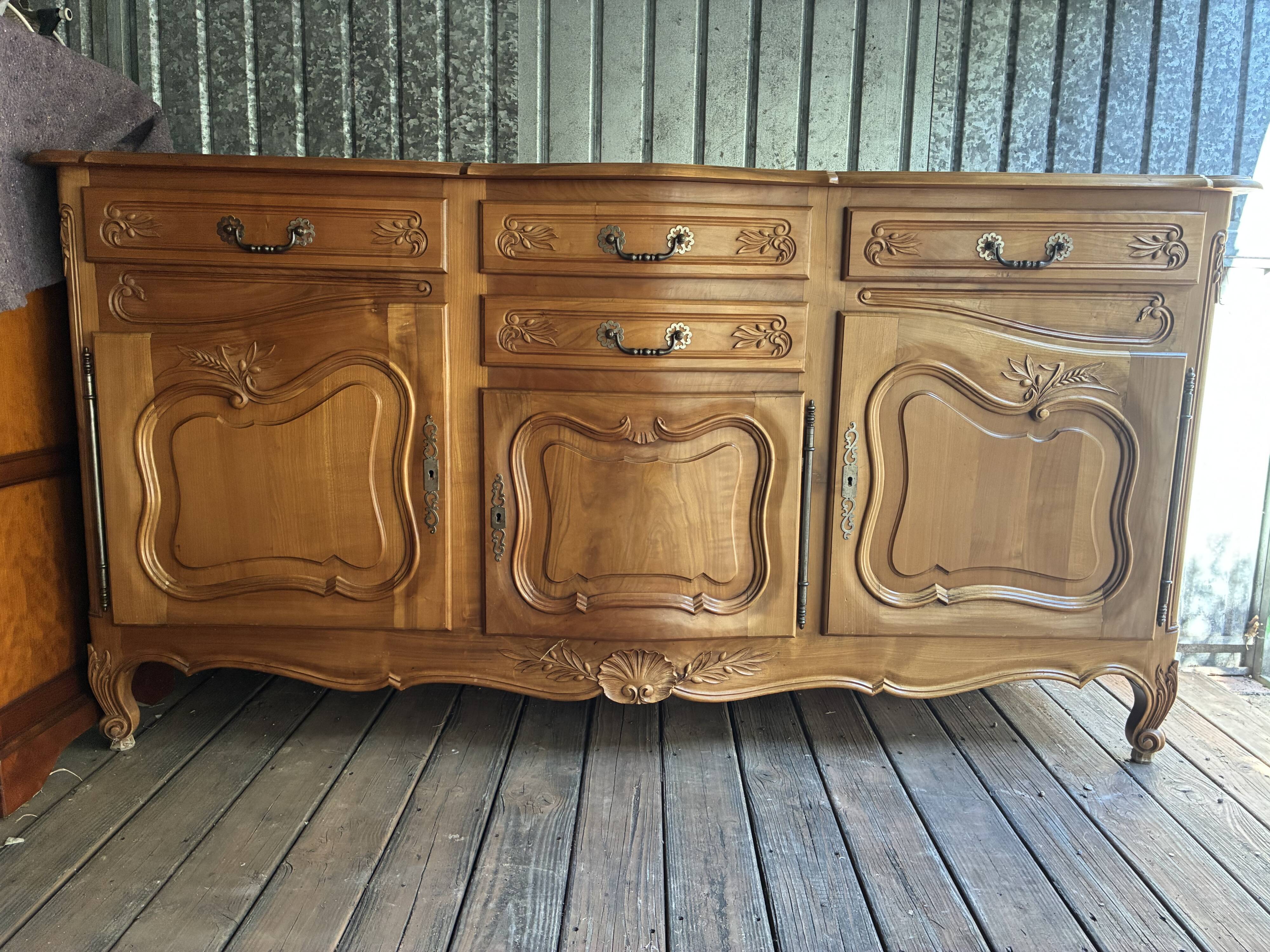 Antique wooden buffet – Large size