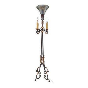 Lampadaire de fer forgé
