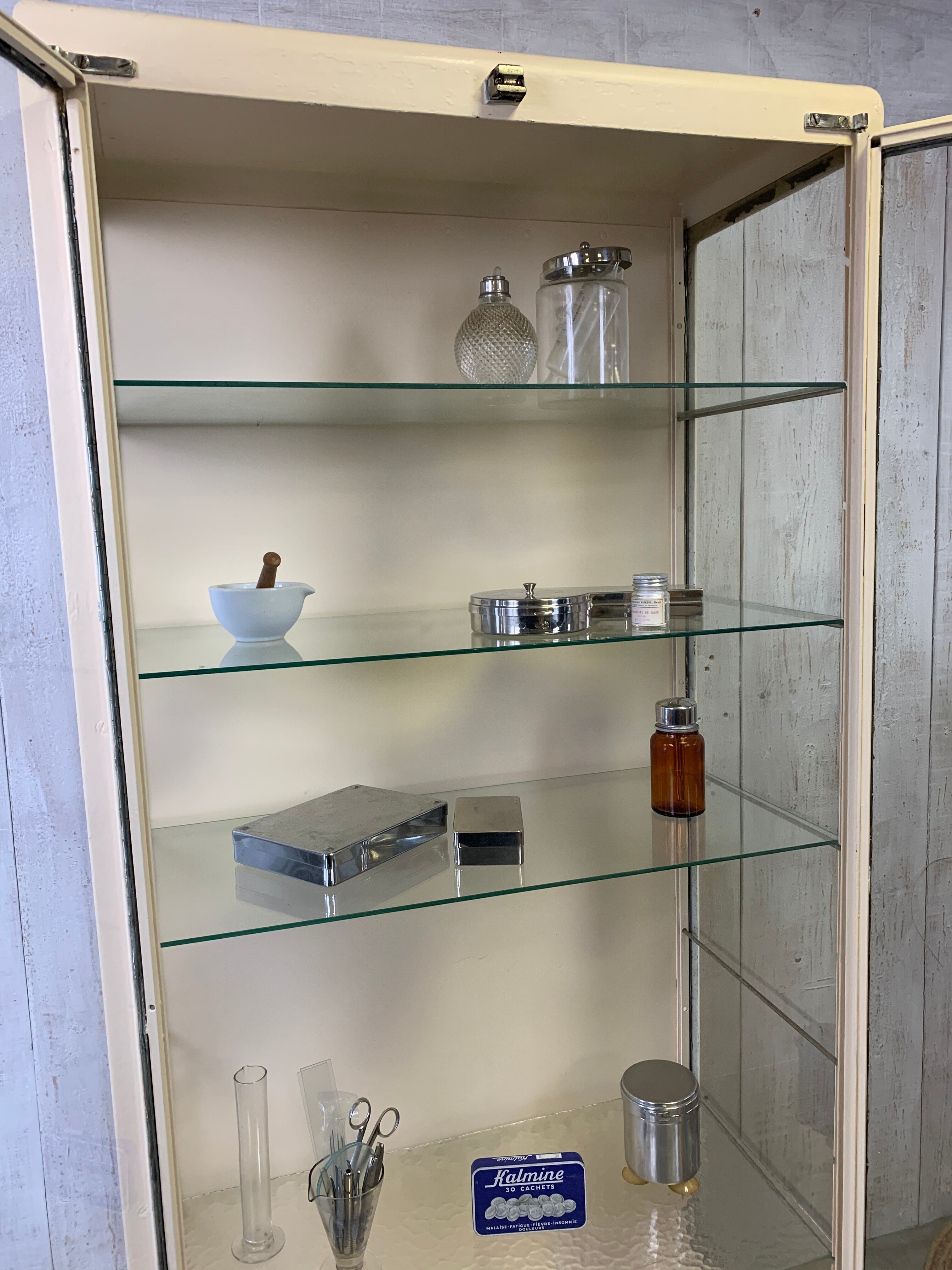 Infirmary cabinet