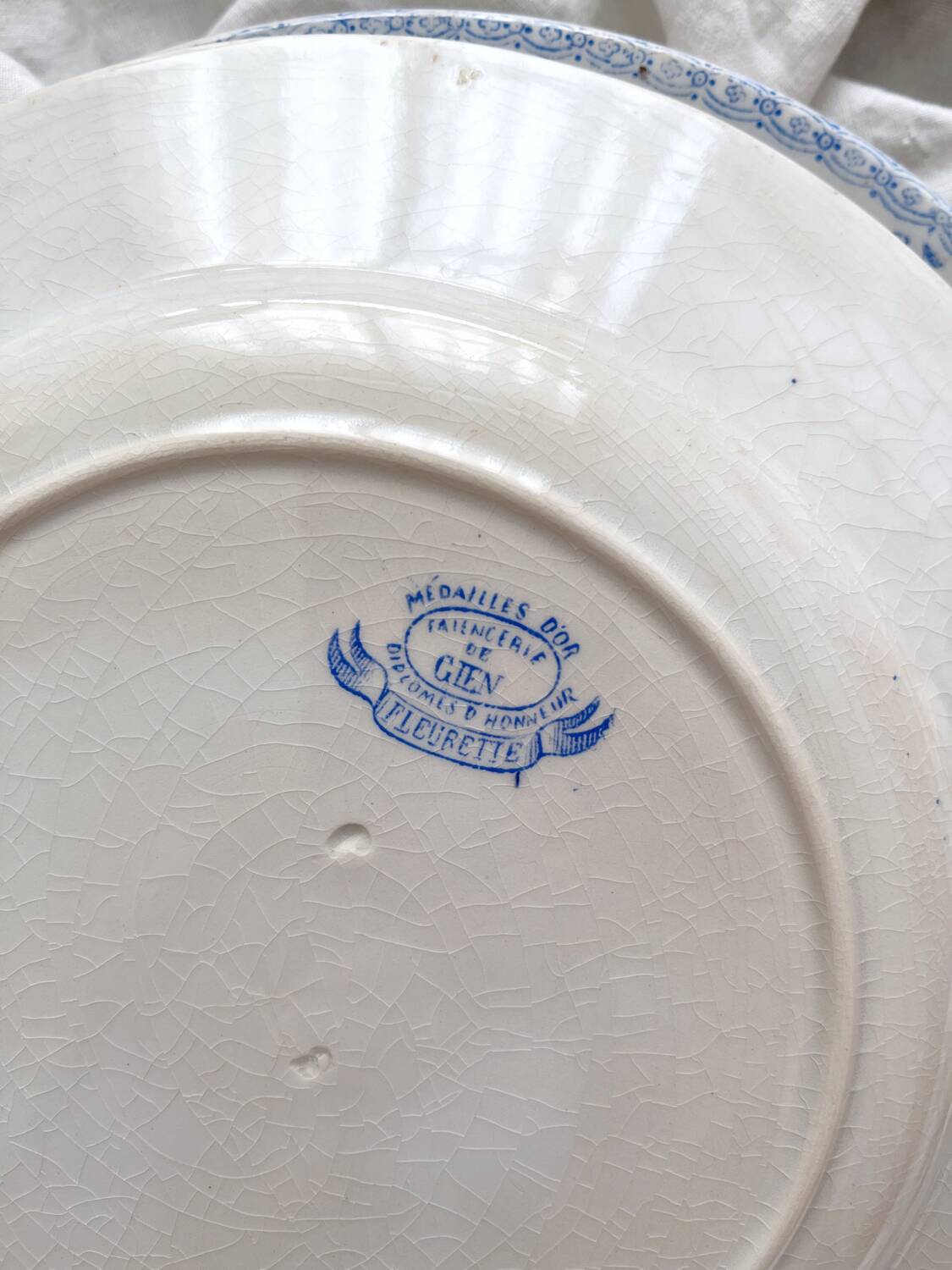 8 flat ironstone plates “Fleurette” Gien