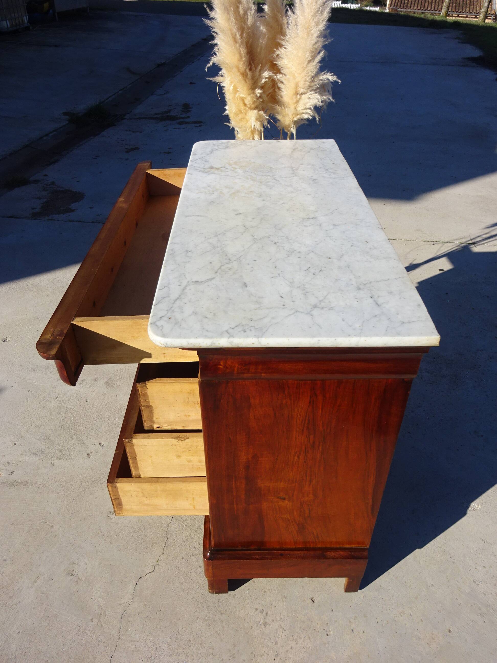 Commode en acajou et marbre blanc époque Restauration