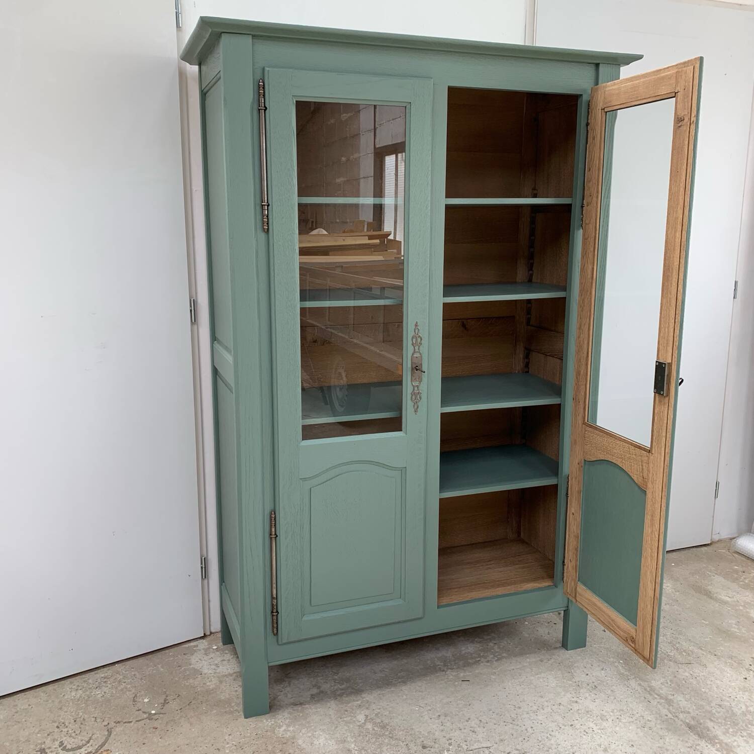 Solid oak cabinet / display case