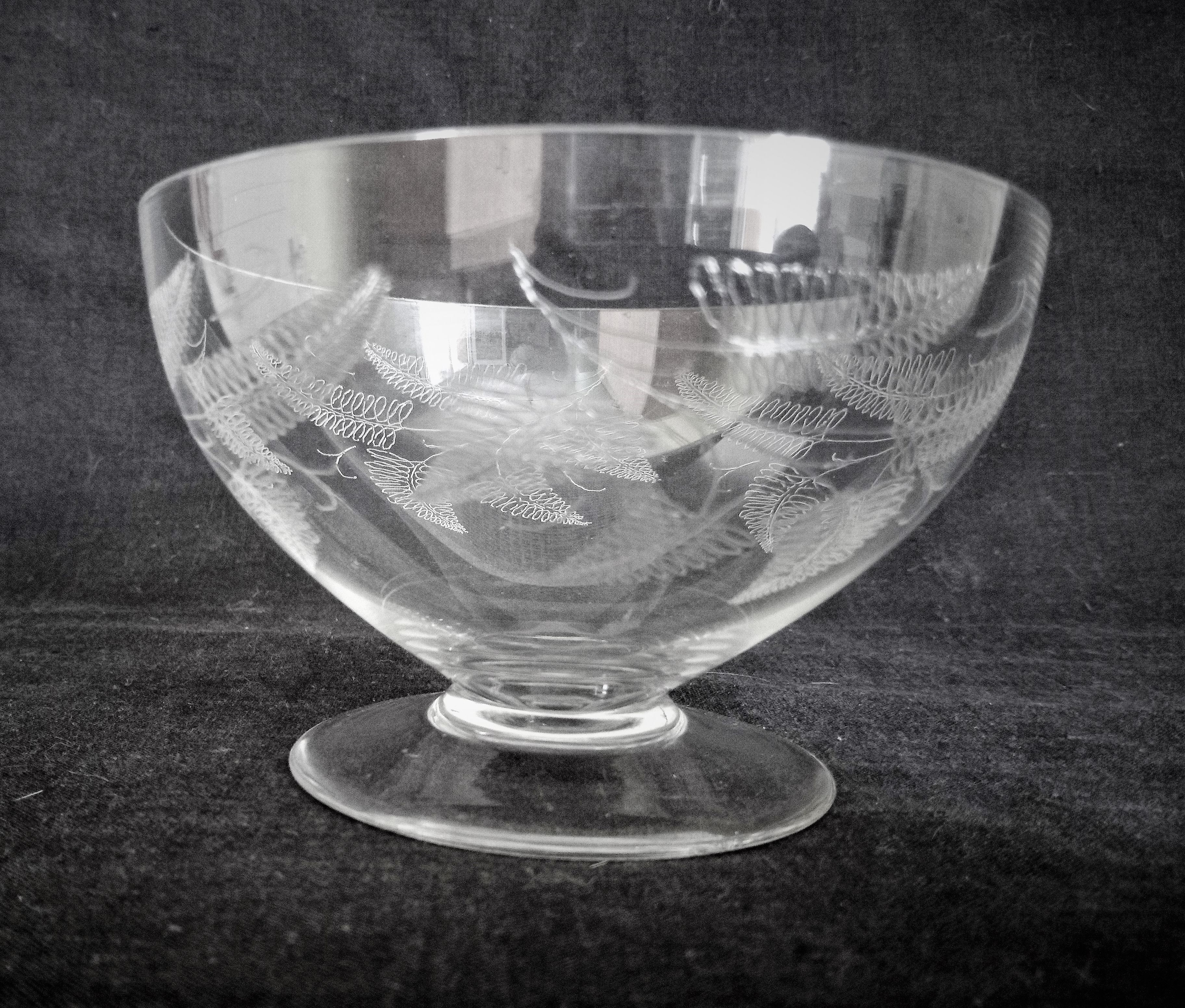 Set of 9 engraved crystal champagne glasses with fern motifs