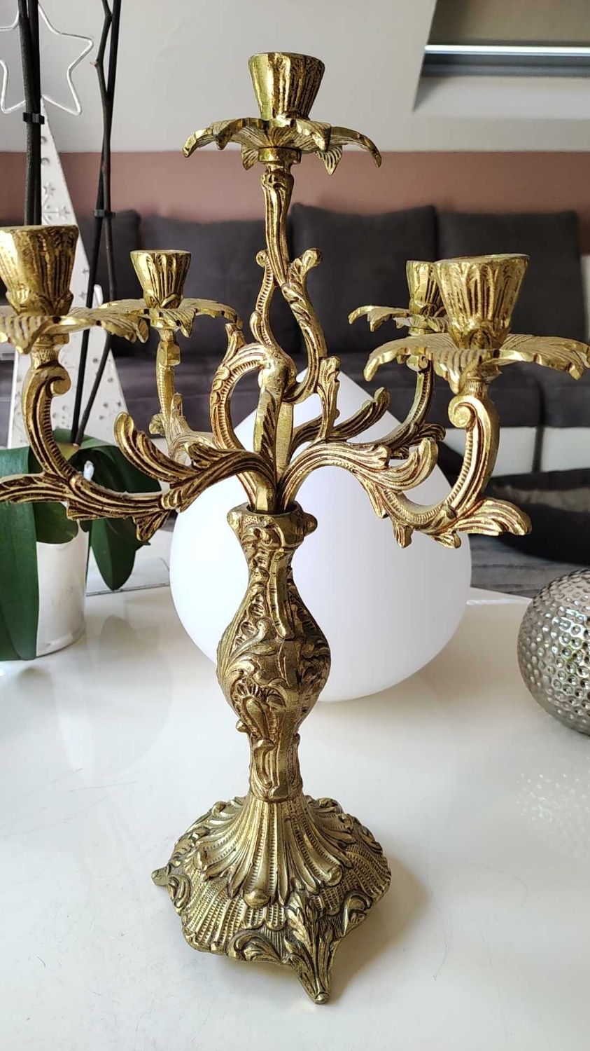 Old chandelier with 5 branches, decorated with Rinceaux, Louis XV / Rocaille style. In gilded bronze