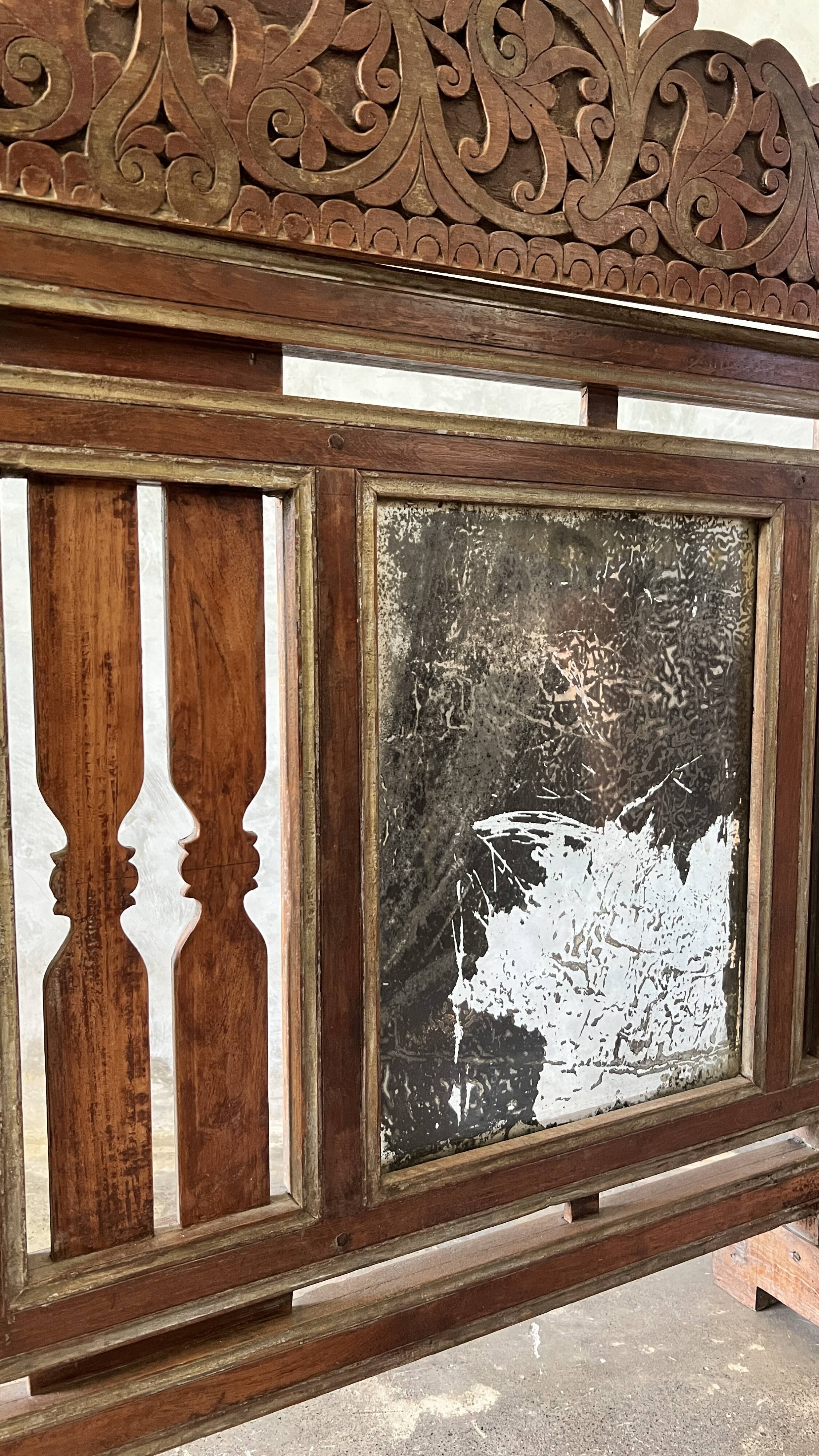 Small Indonesian screen in carved wood H:104 L:106