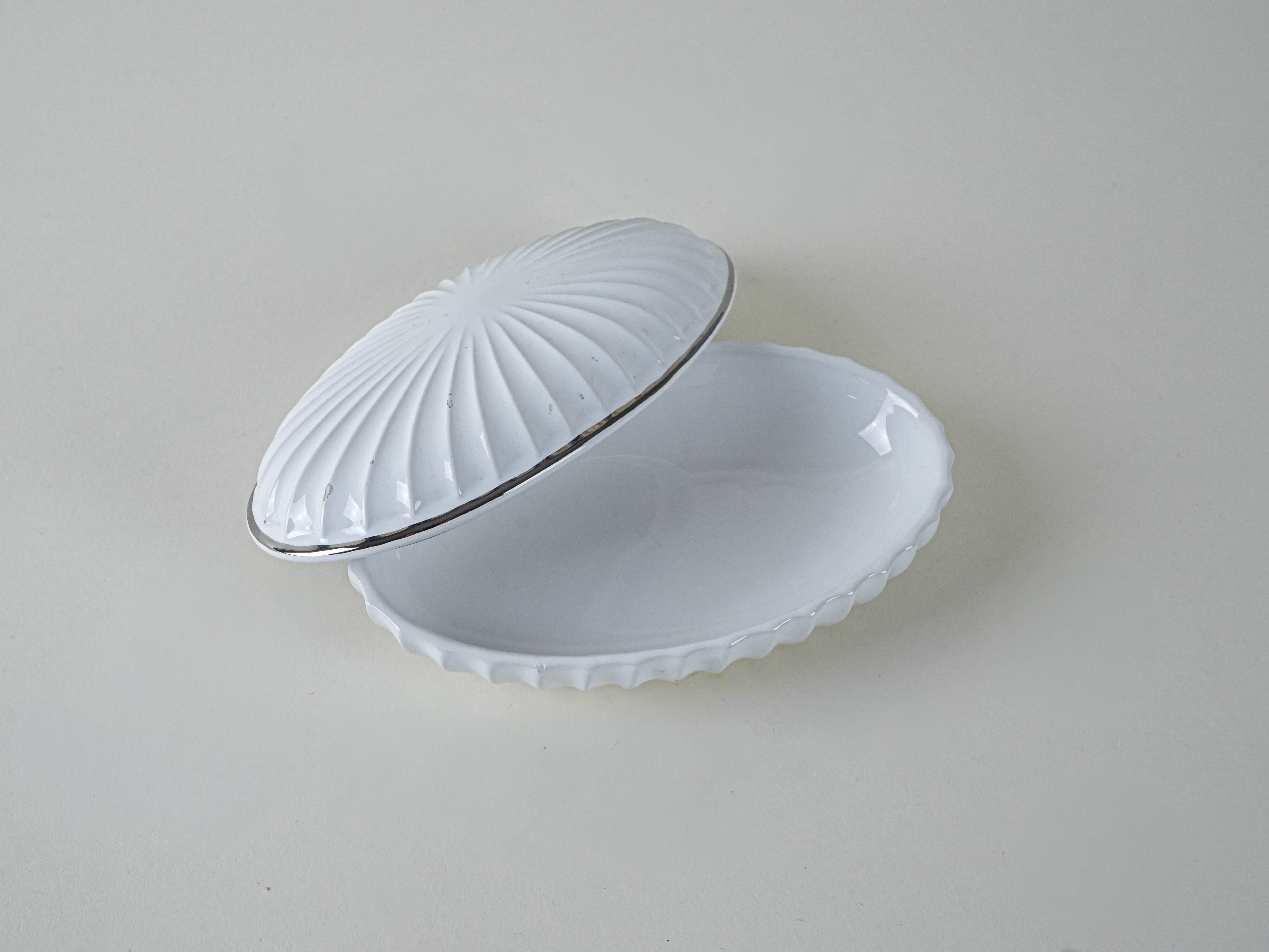 Porcelain seashell box, Italian design, 1970s, production: Italy