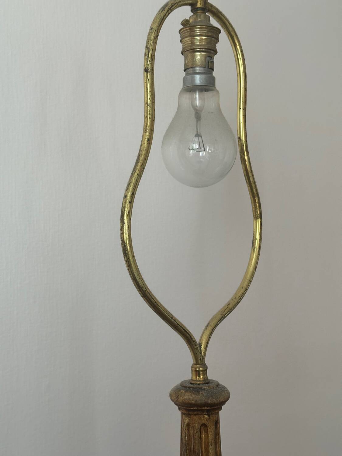 Lampadaire en bois doré Style Louis XVI