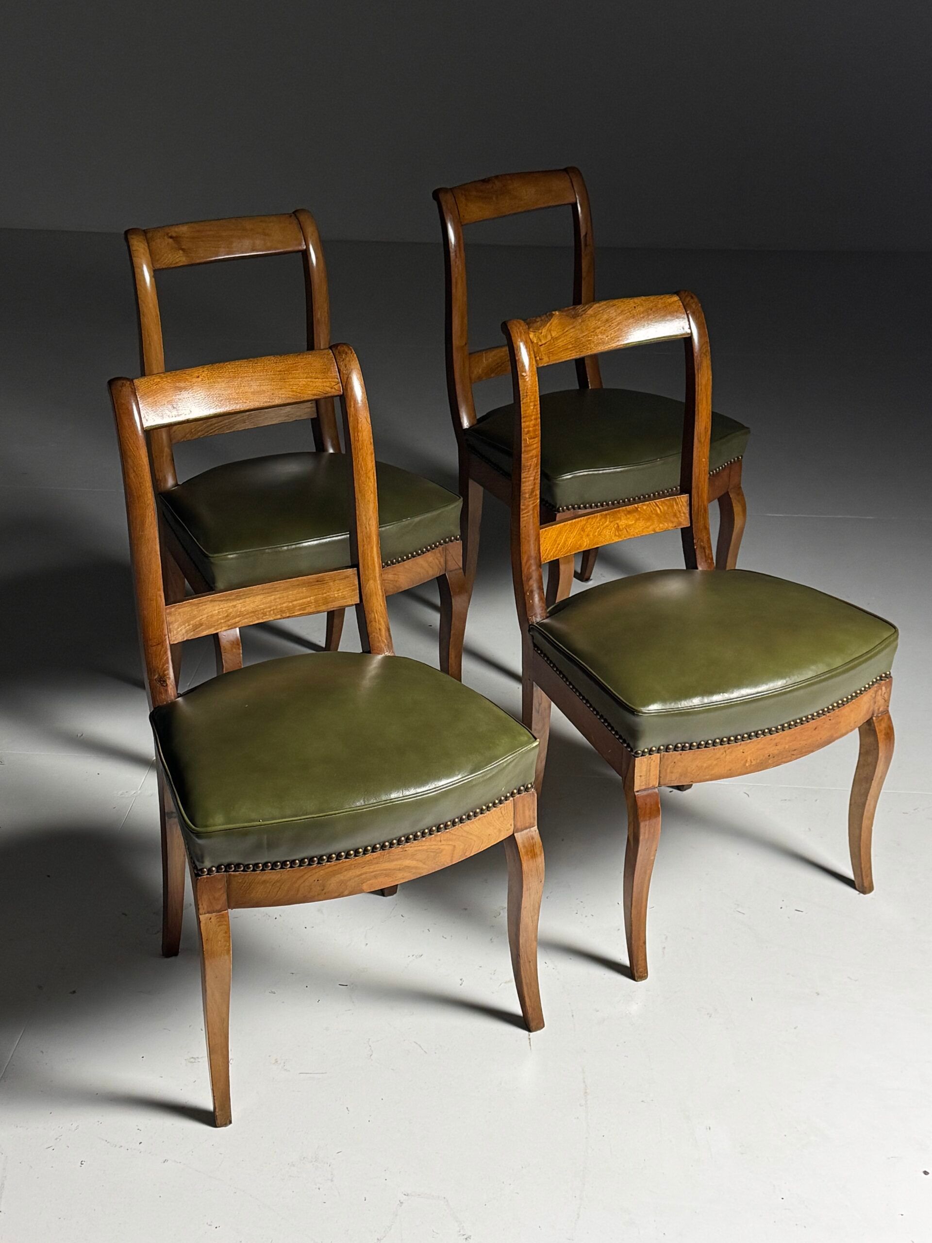 Set of 5 dining chairs