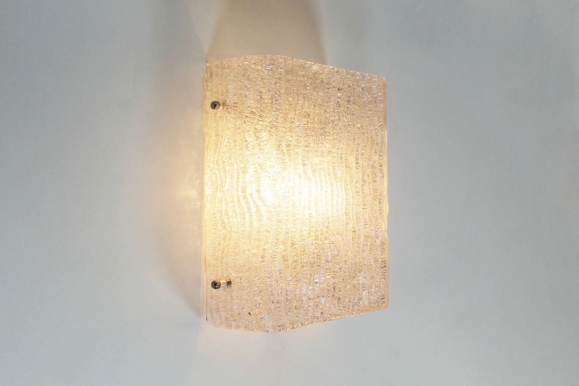 Paire XL de lampes murales vintage des années 70 en 'verre à glace' par Kaiser Leuchten