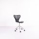Seven office chair - Model 3117 - Black leather - Swivel function - Arne Jacobsen - Fritz Hansen