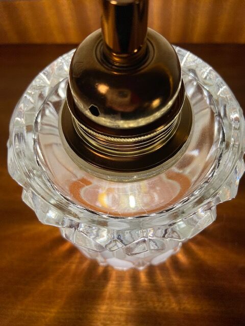 Chiseled glass suspension