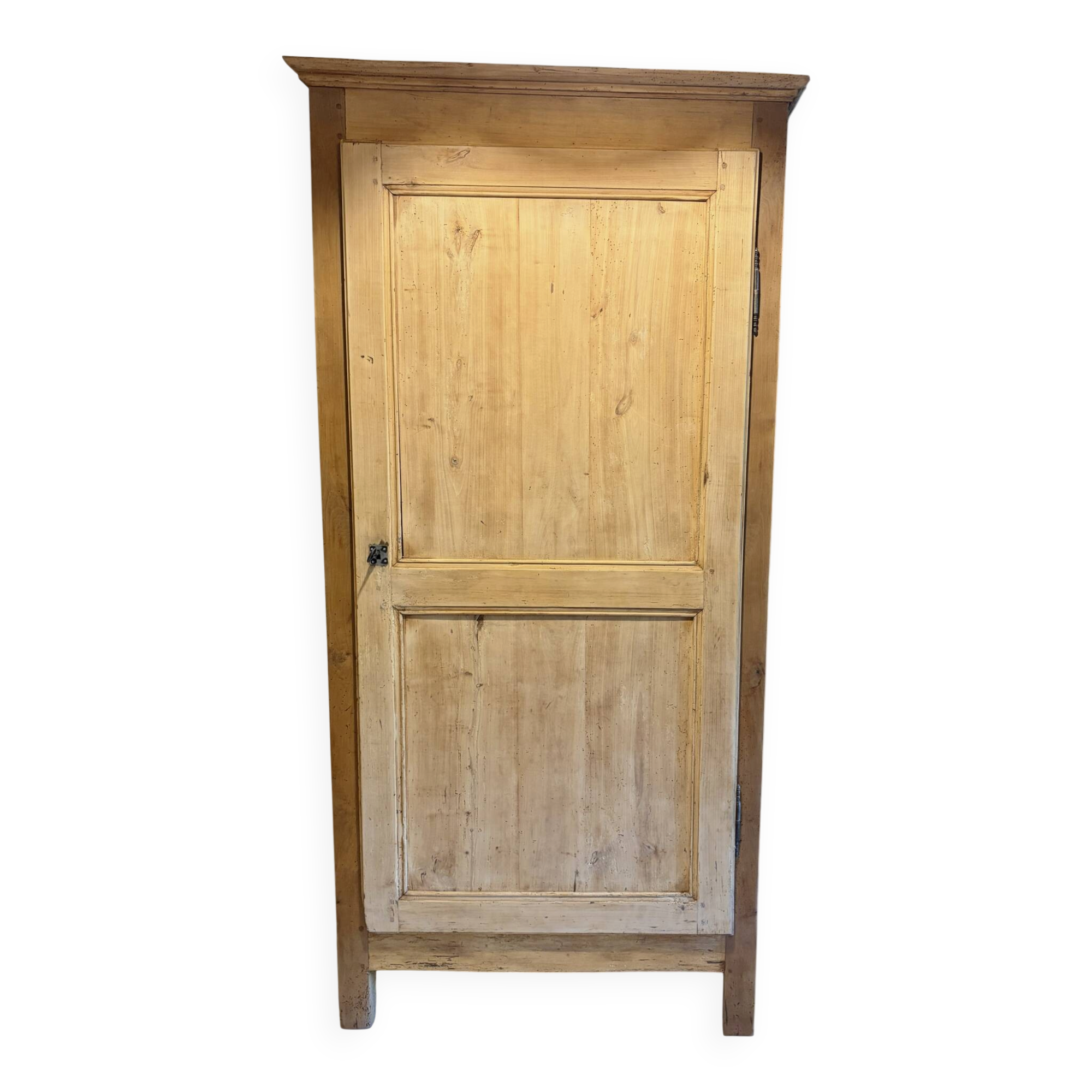 Raw wood bonnetière