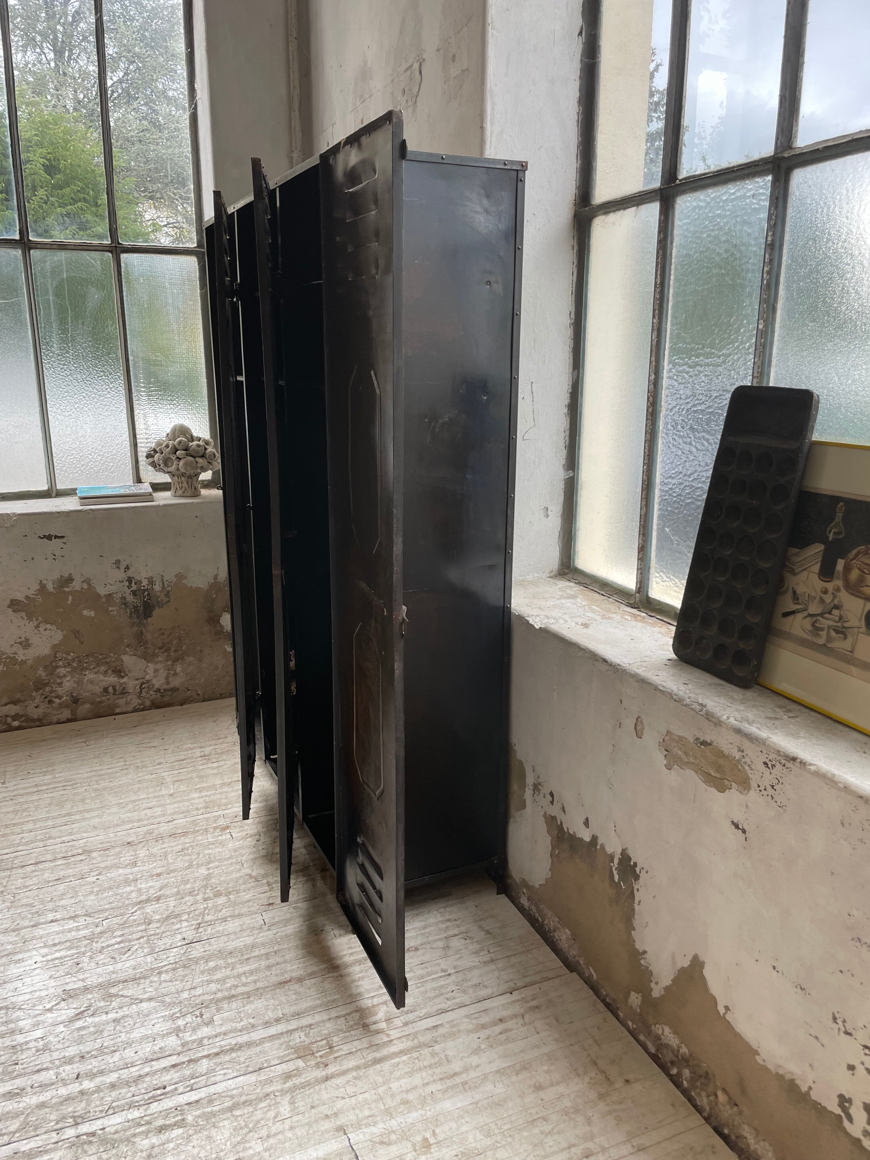 Riveted metal cloakroom Swchartz 1920