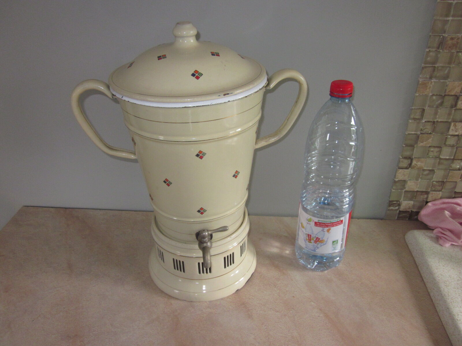 Old bistro coffee maker in email