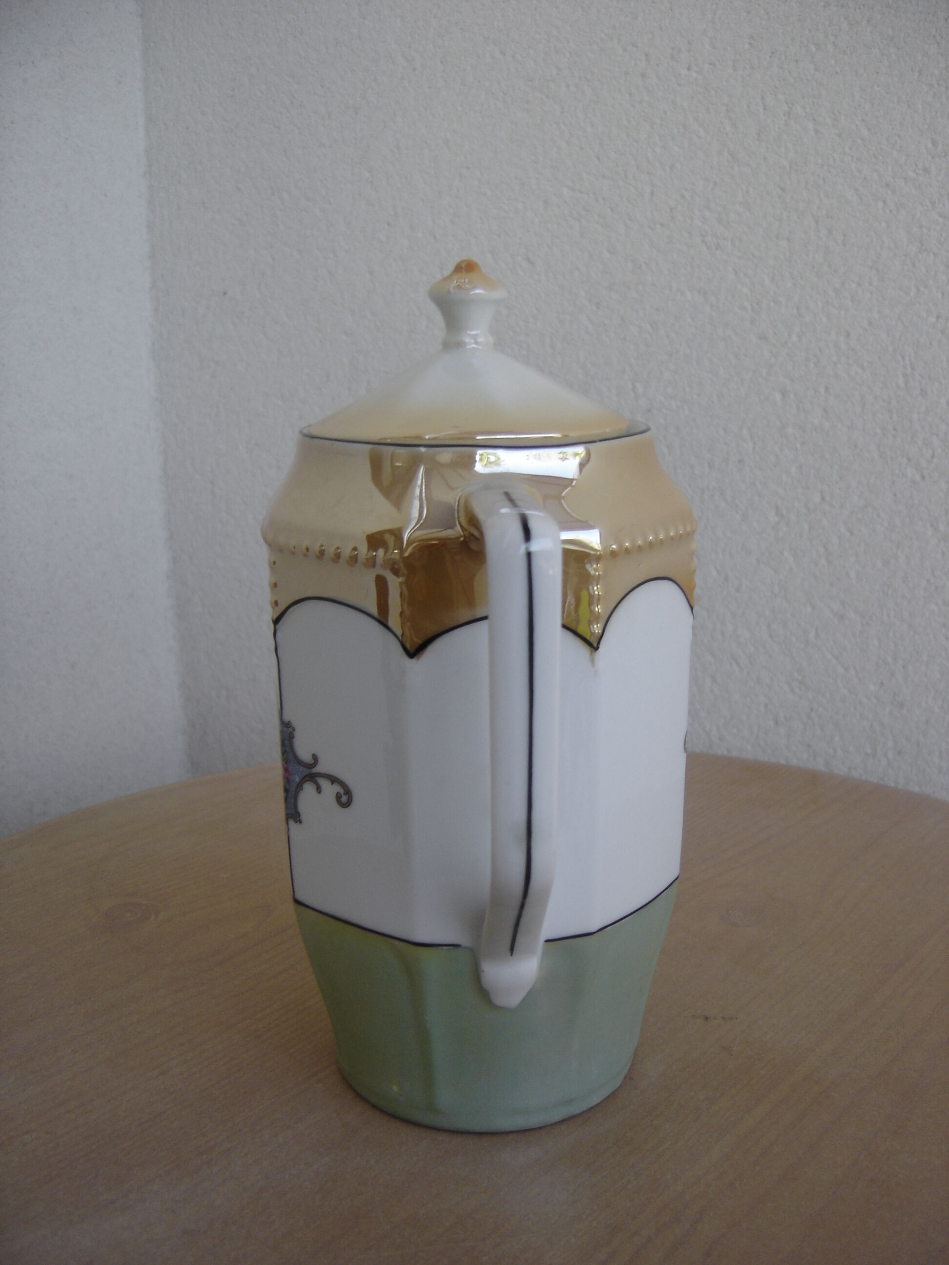 Fine porcelain coffee maker