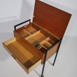 Commode à tiroirs en teck des années 1960 Boîte à couture à roulettes