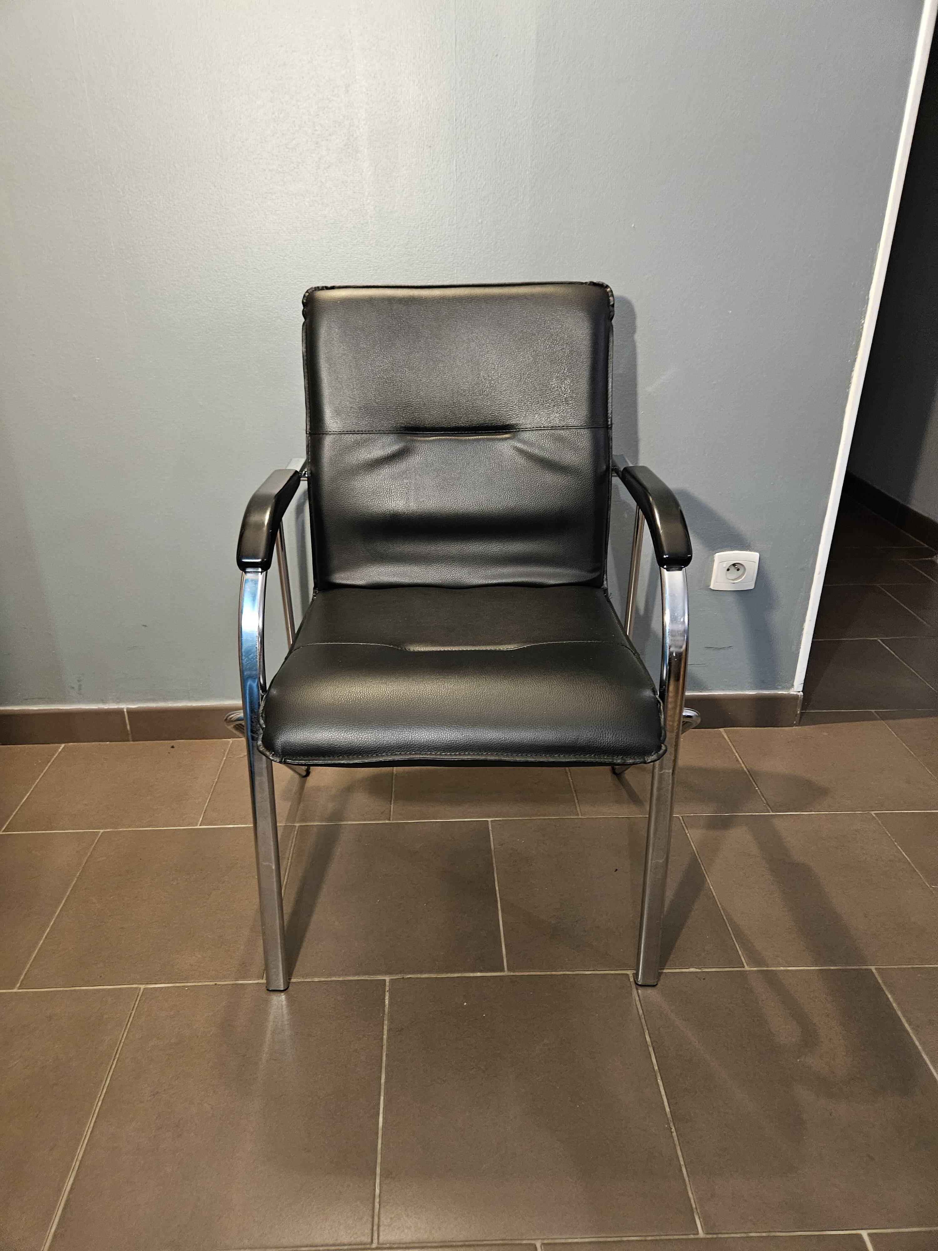 80s office chair with armrests