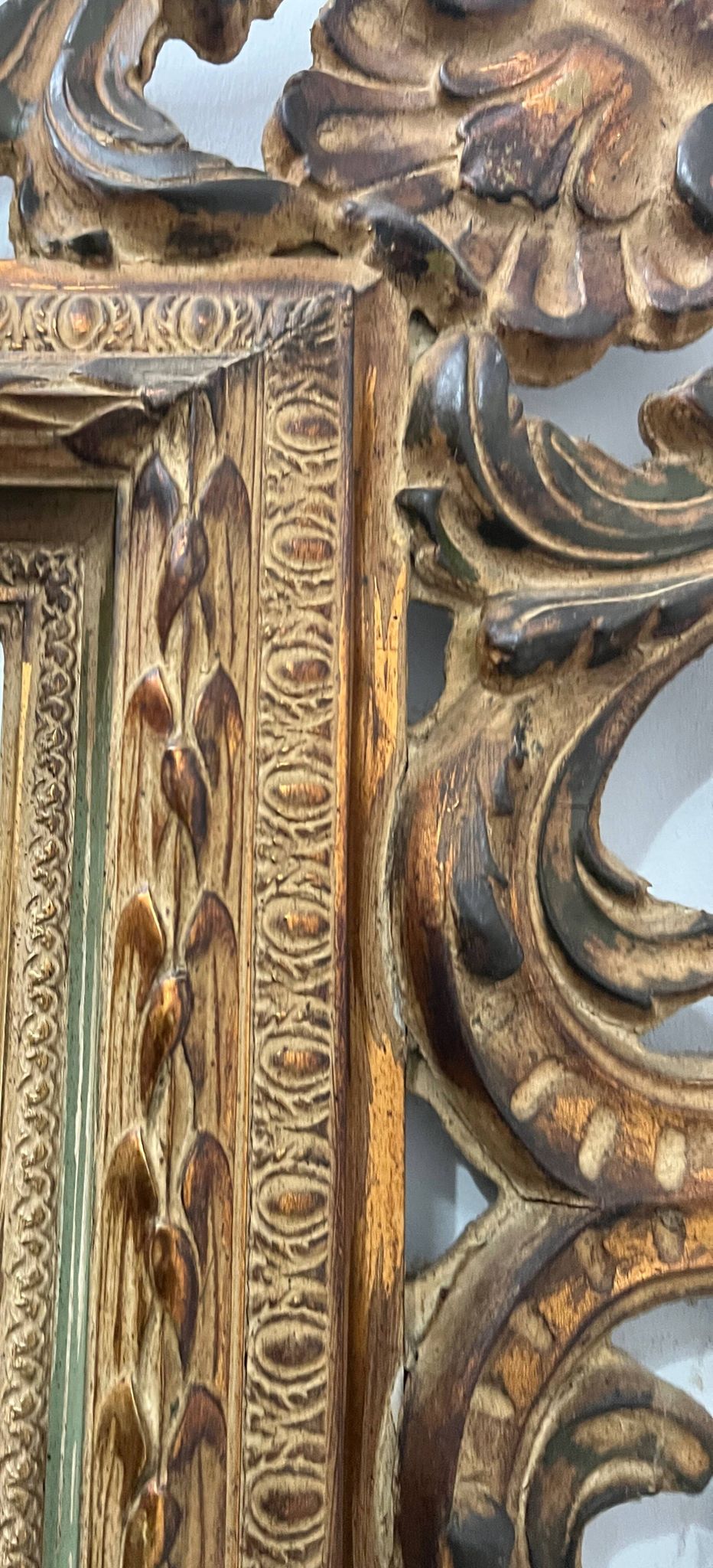 Napoleon III style mirror in carved wood, 20th century.
