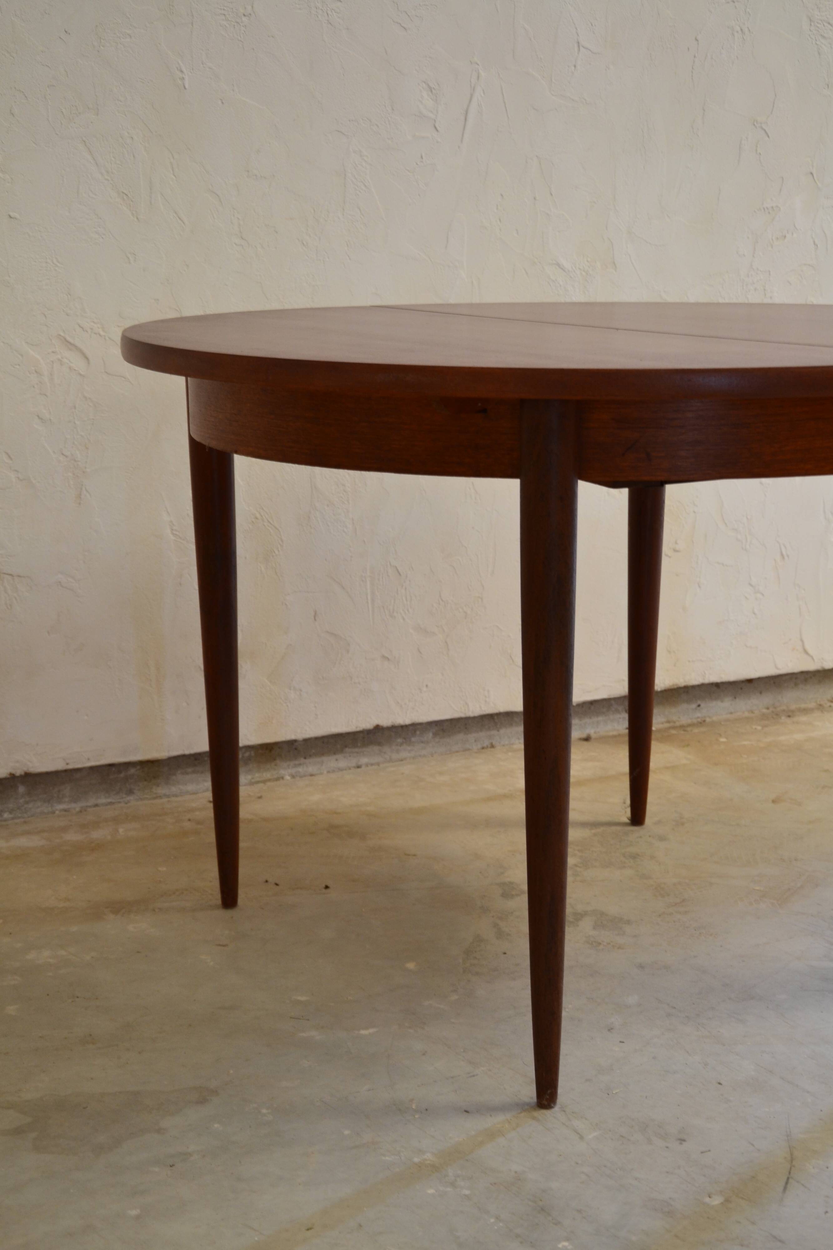 1950s Round Table