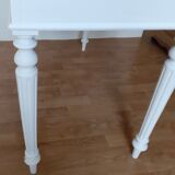 Desk/writing table