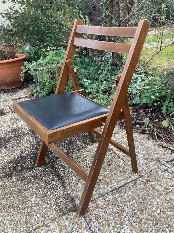Set of 4 vintage folding chairs