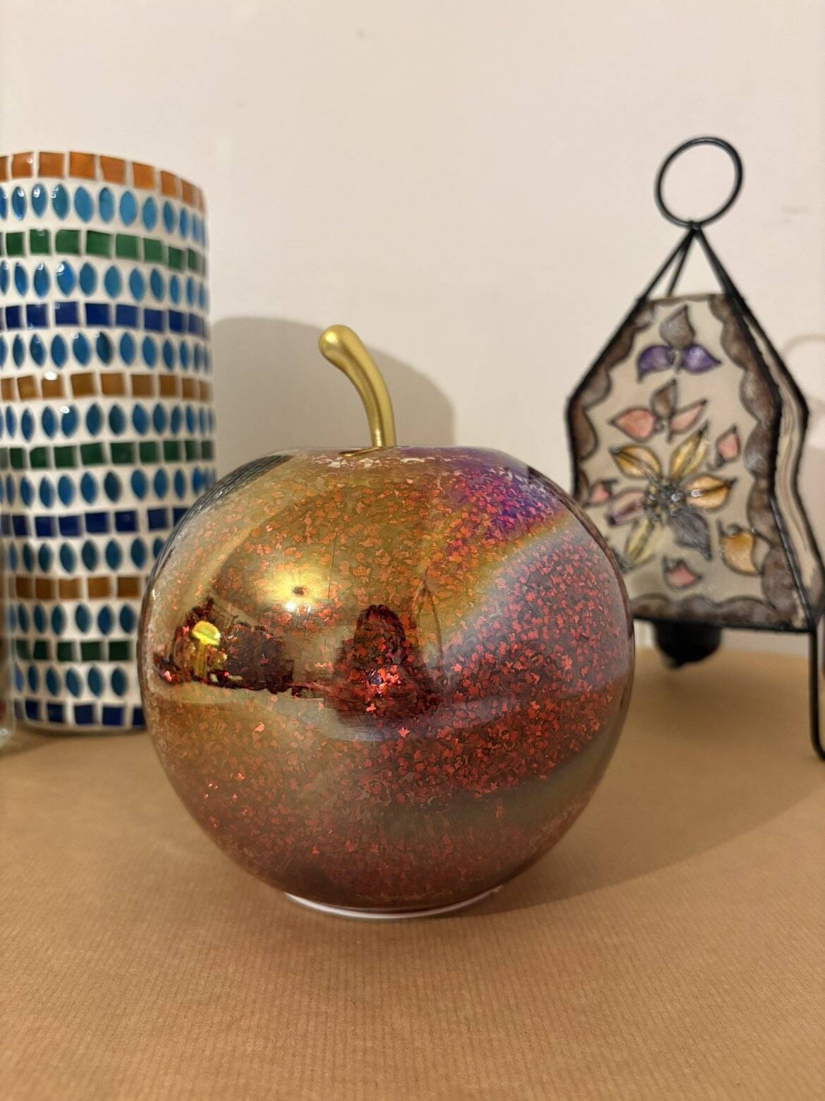 Red & pink glitter glass apple lamp – vintage