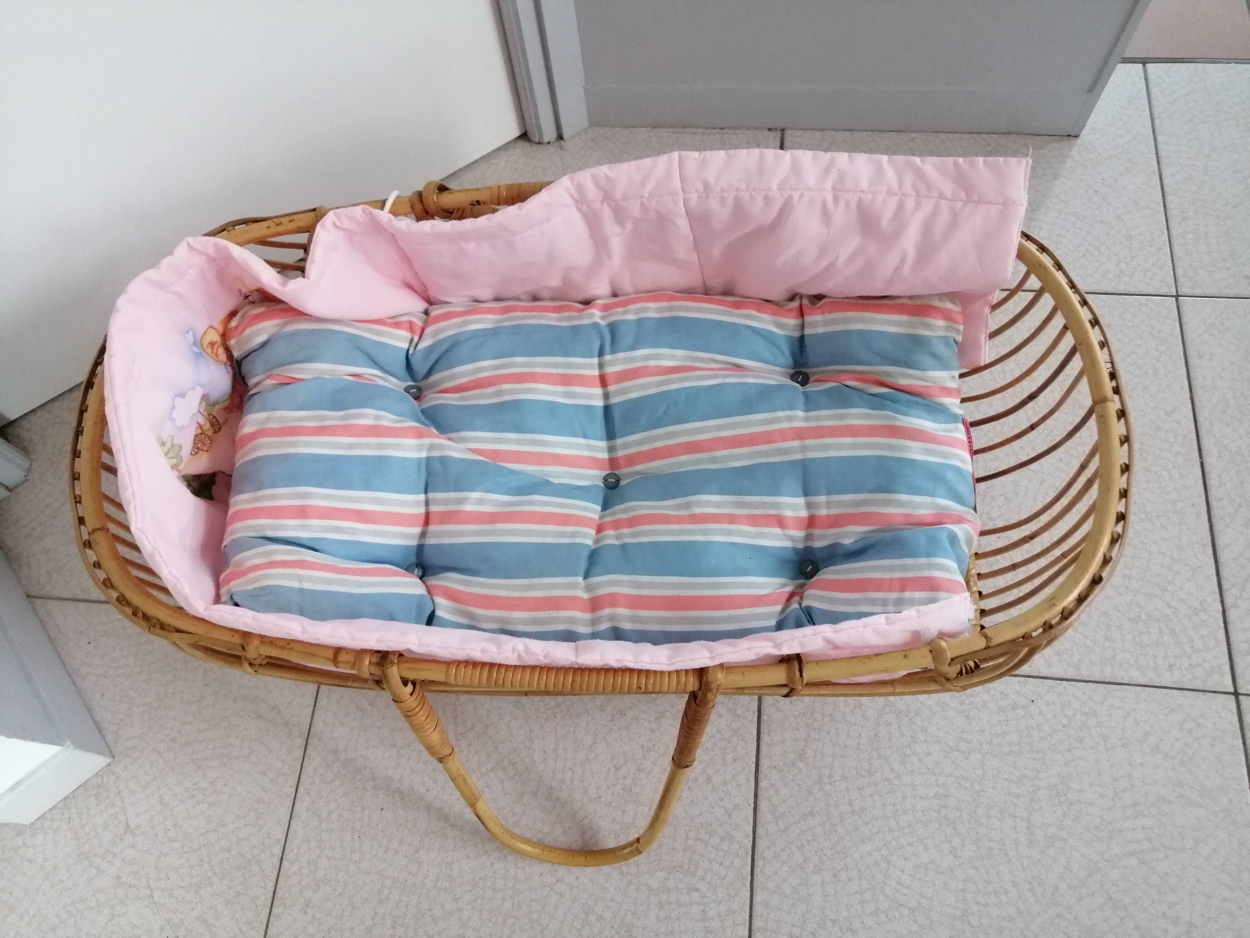 Baby rattan baby couffin