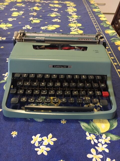 Olivetti typewriter, model Lettera 32