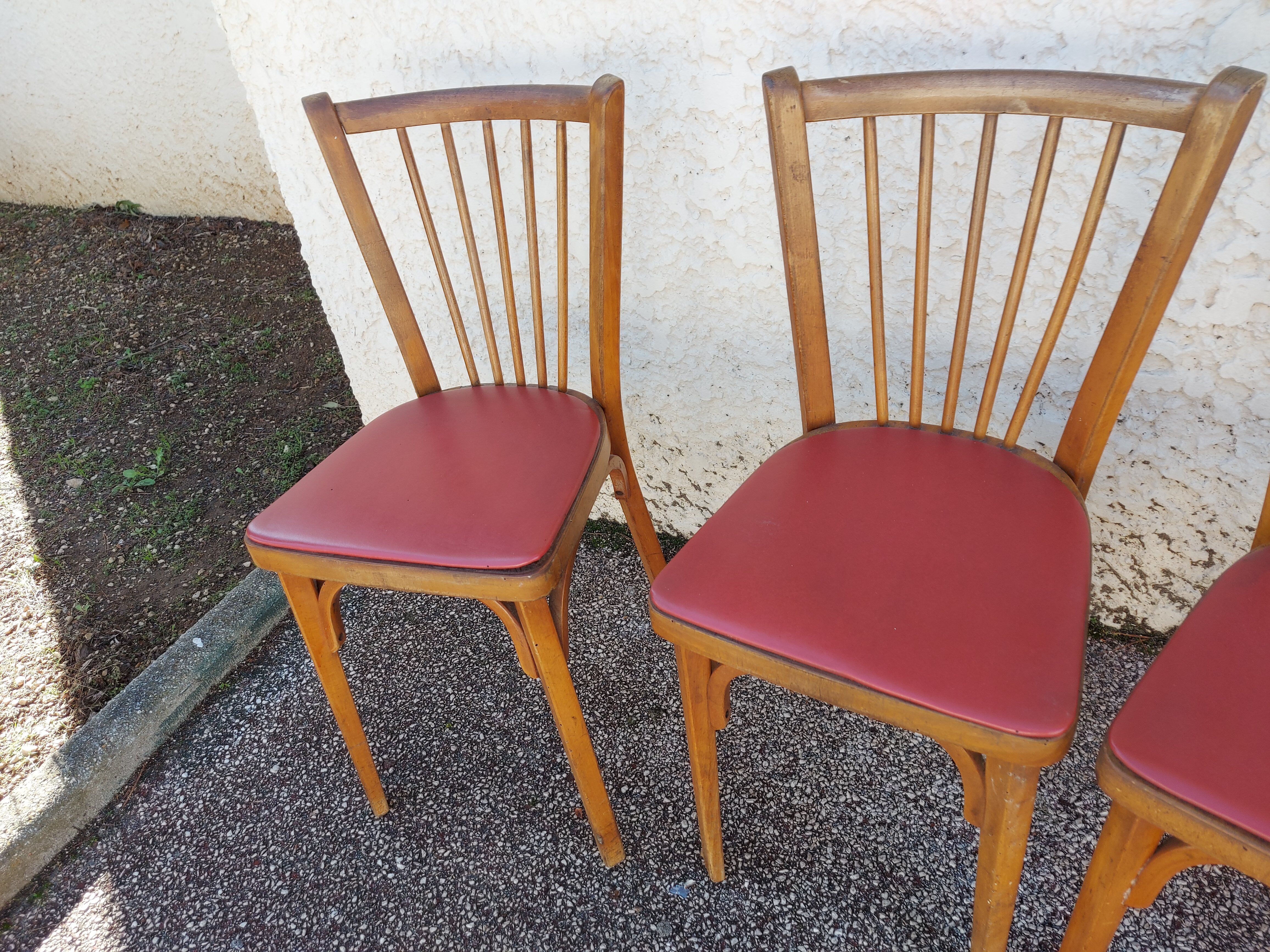 Lot de 5 chaises baumann en hêtre et simili cuir rouge 1950