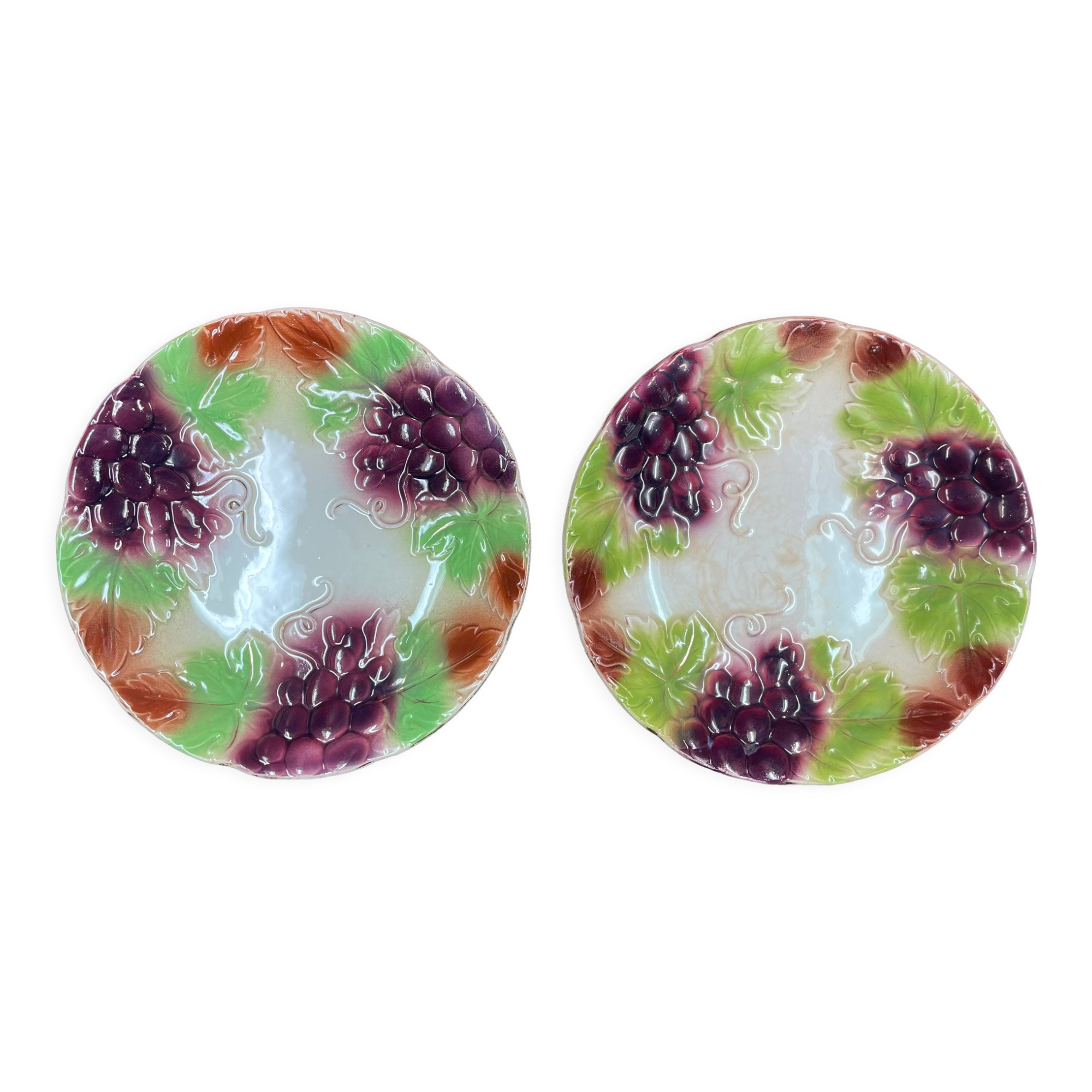 Lot de 2 assiettes anciennes en barbotine