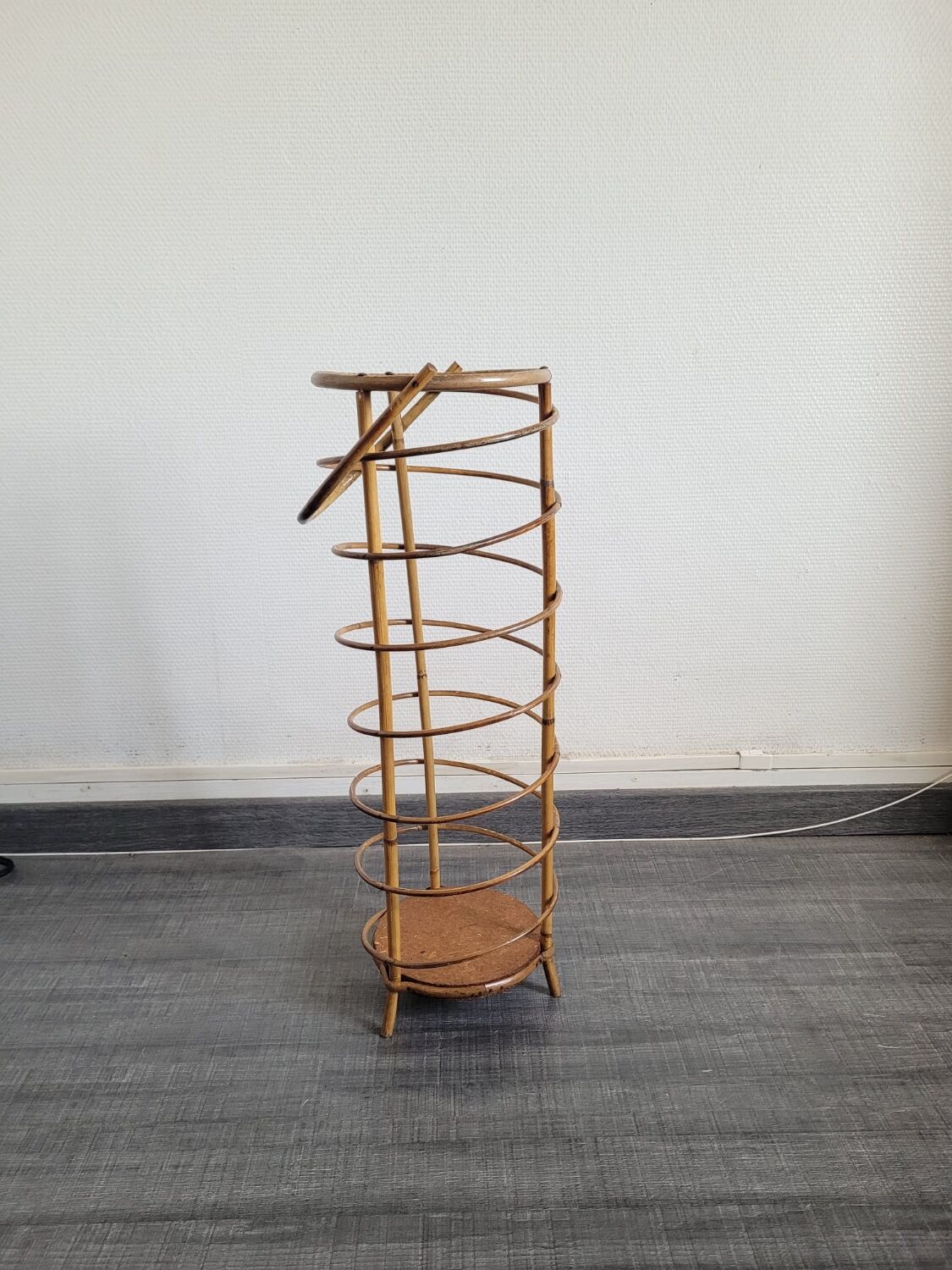 Vintage rattan umbrella door