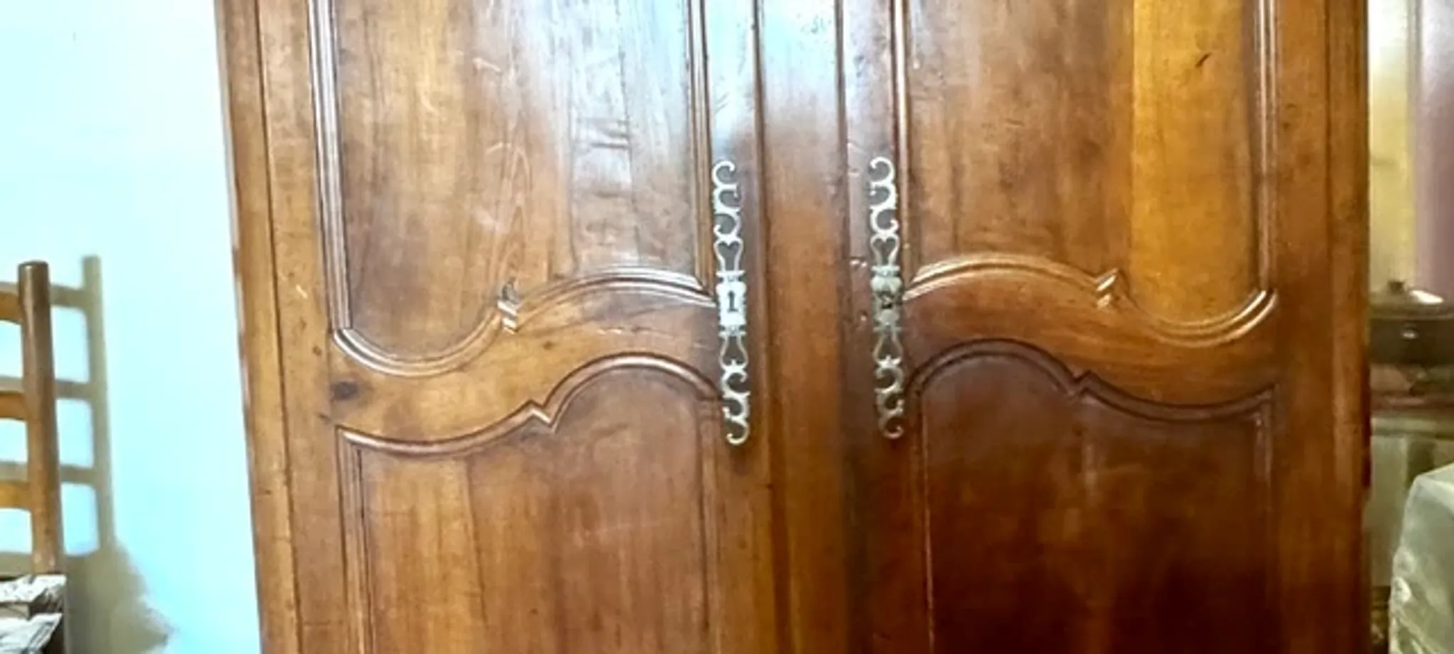 Beautiful antique solid wood wardrobe. Collection on site or delivery.