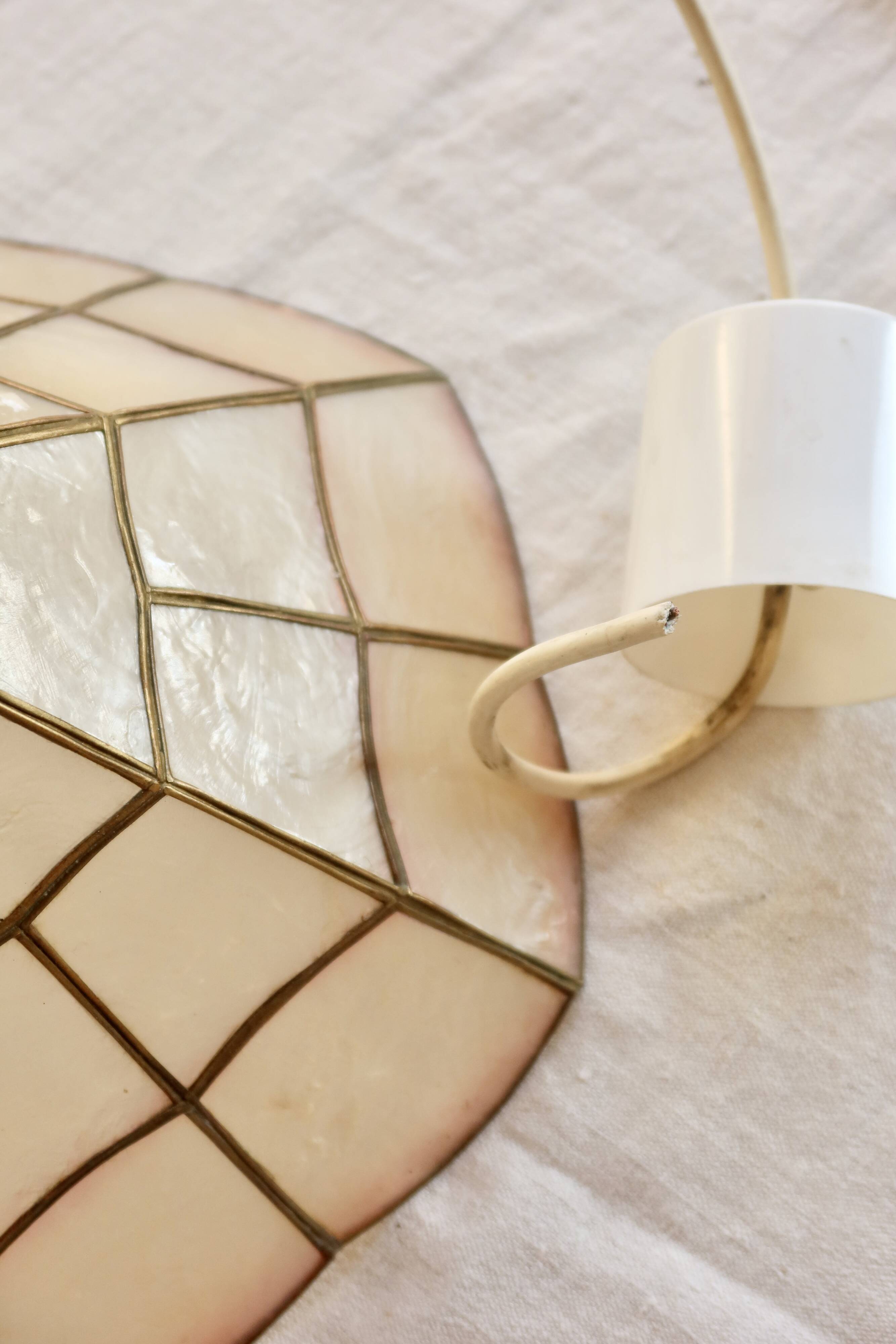 Vintage suspension in pink mother-of-pearl – Stained glass style