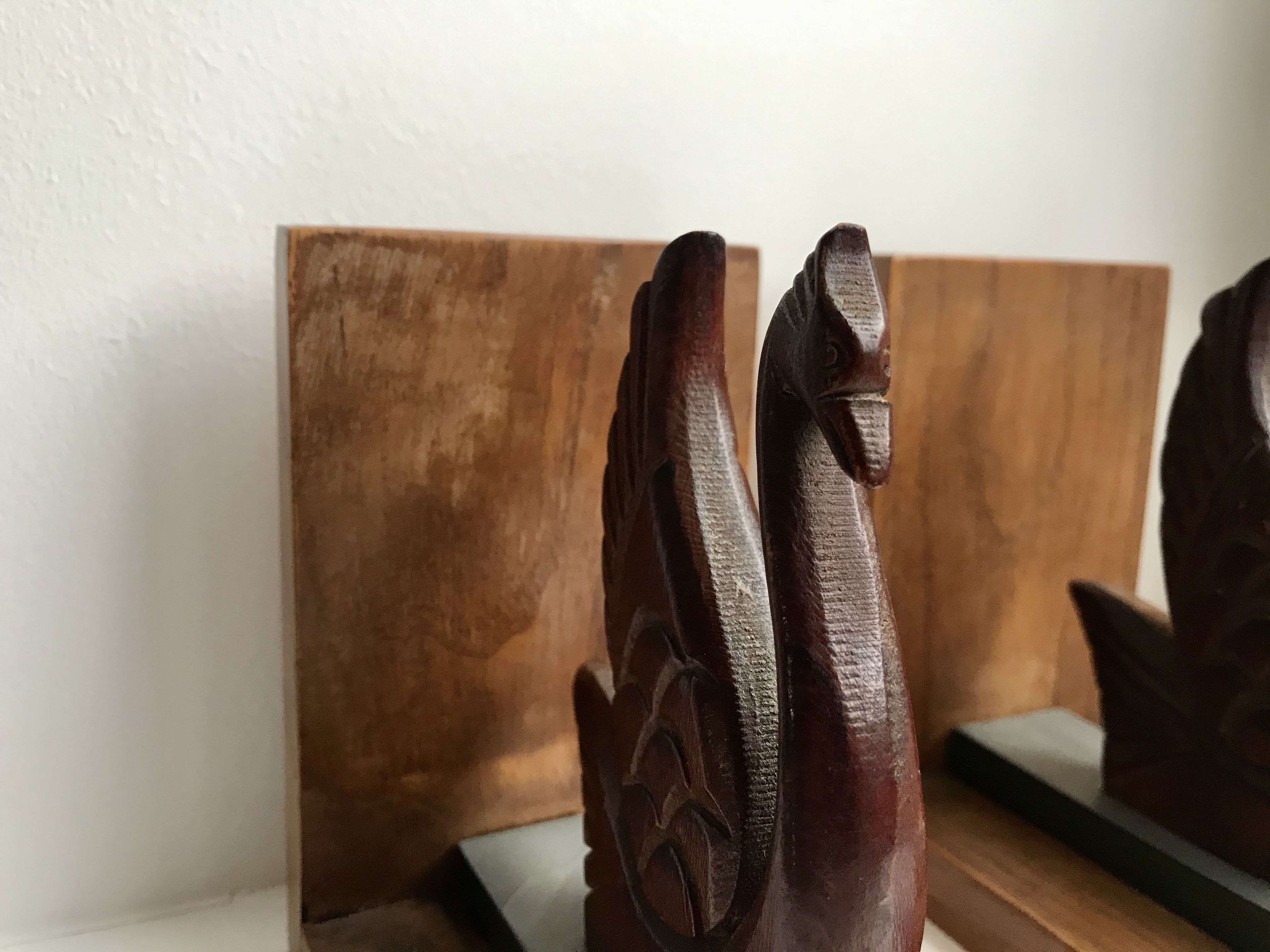 Pair of greenhouse books swans in wood and bakelite 50s
