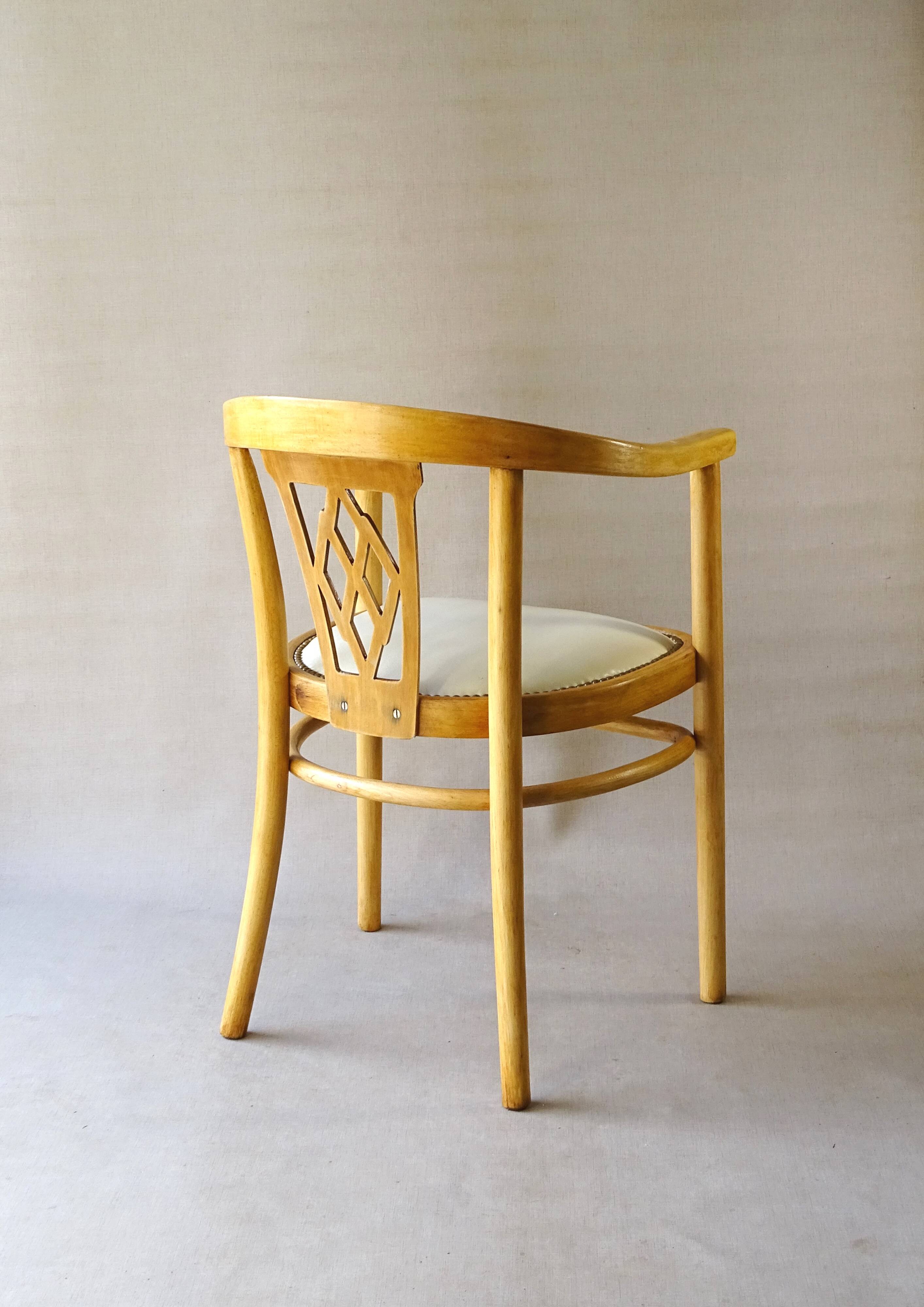 Thonet leather armchair N° A969 F, circa 1930, Art deco