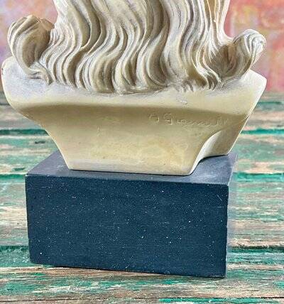 Bust of Christ signed A. Giannelli, ancient Italian sculpture.