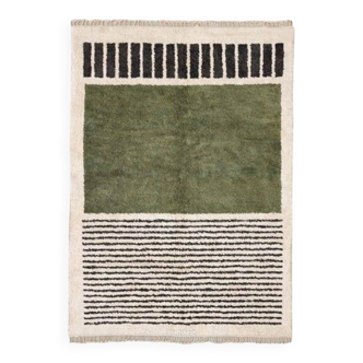 Handmade artisanal Moroccan Atlas rug made from natural wool.