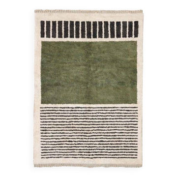 Handmade artisanal Moroccan Atlas rug made from natural wool.