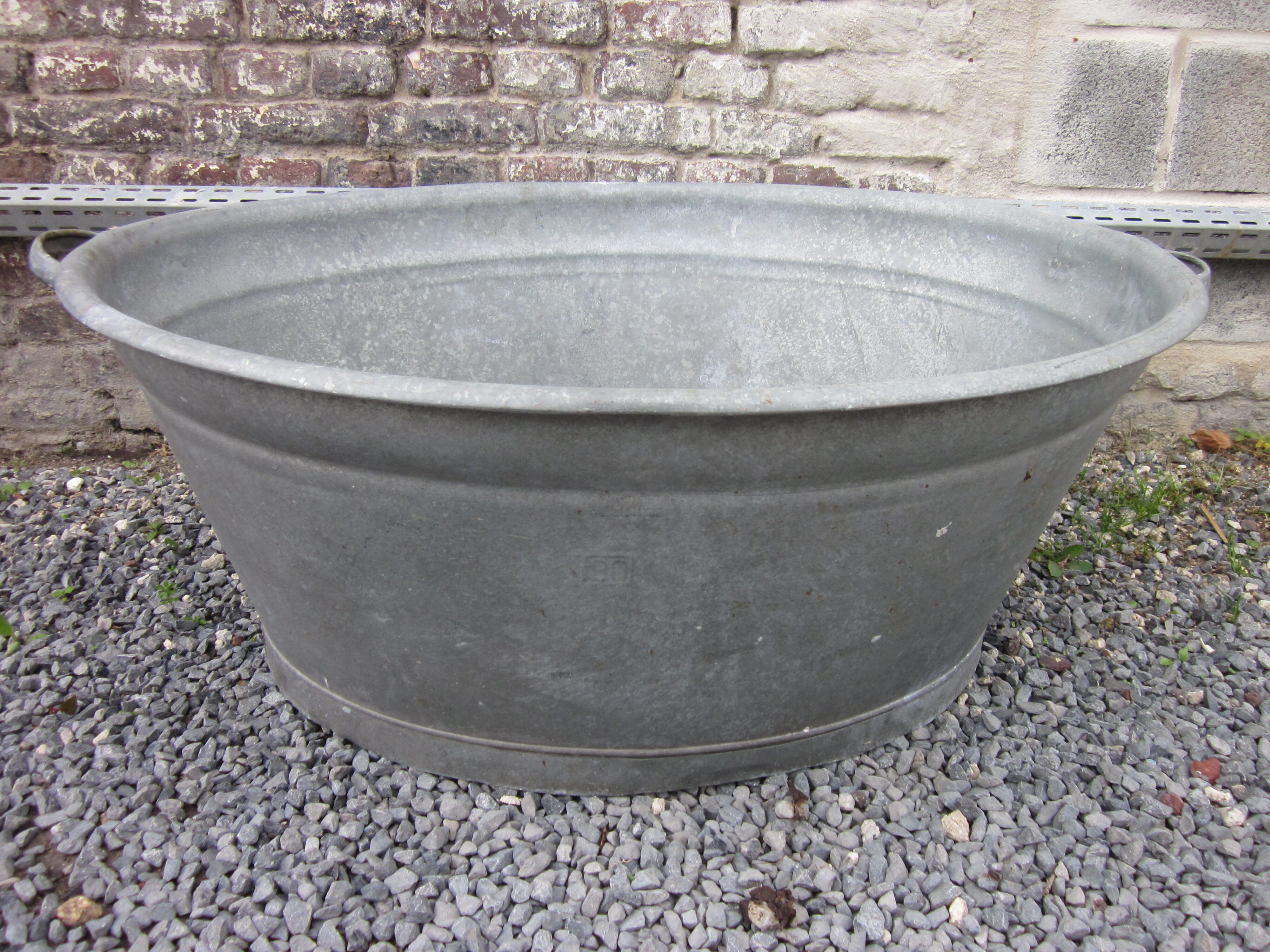 Oval zinc basin