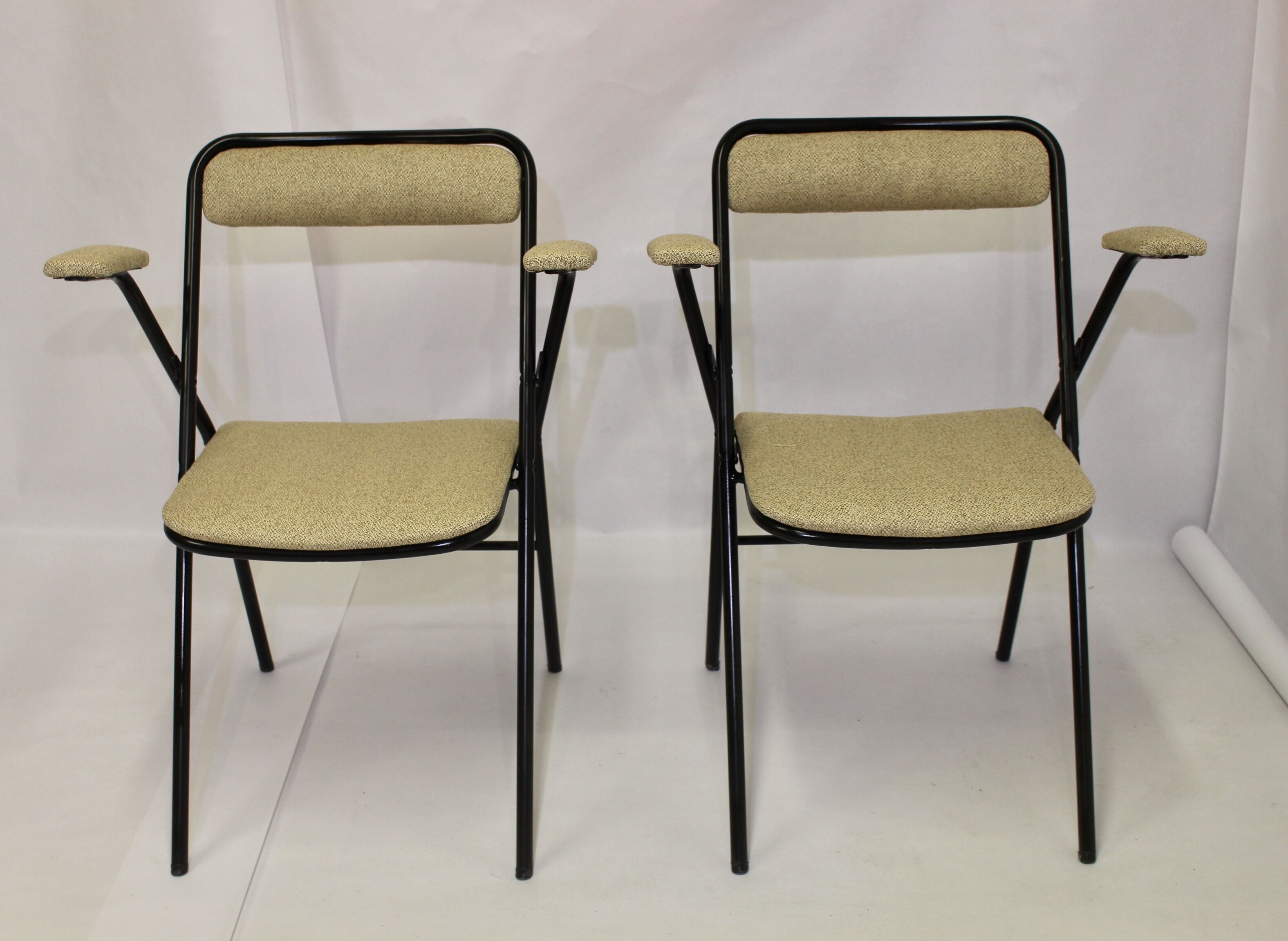 Pair of folding chairs with vintage armrests, 70s