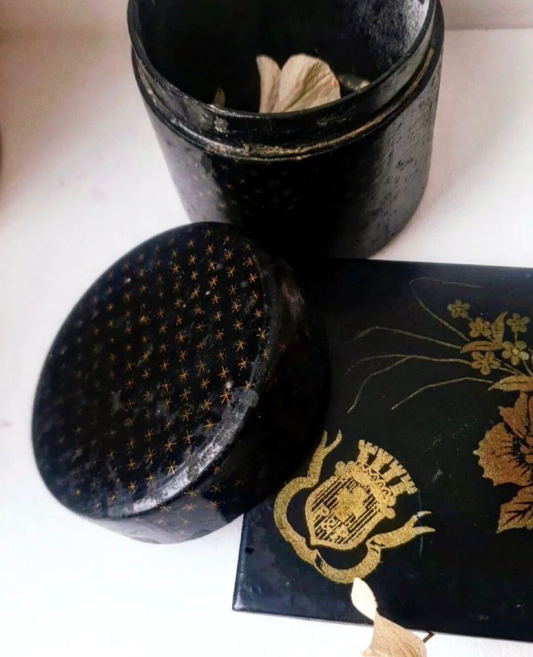 Old powder box nineteenth century