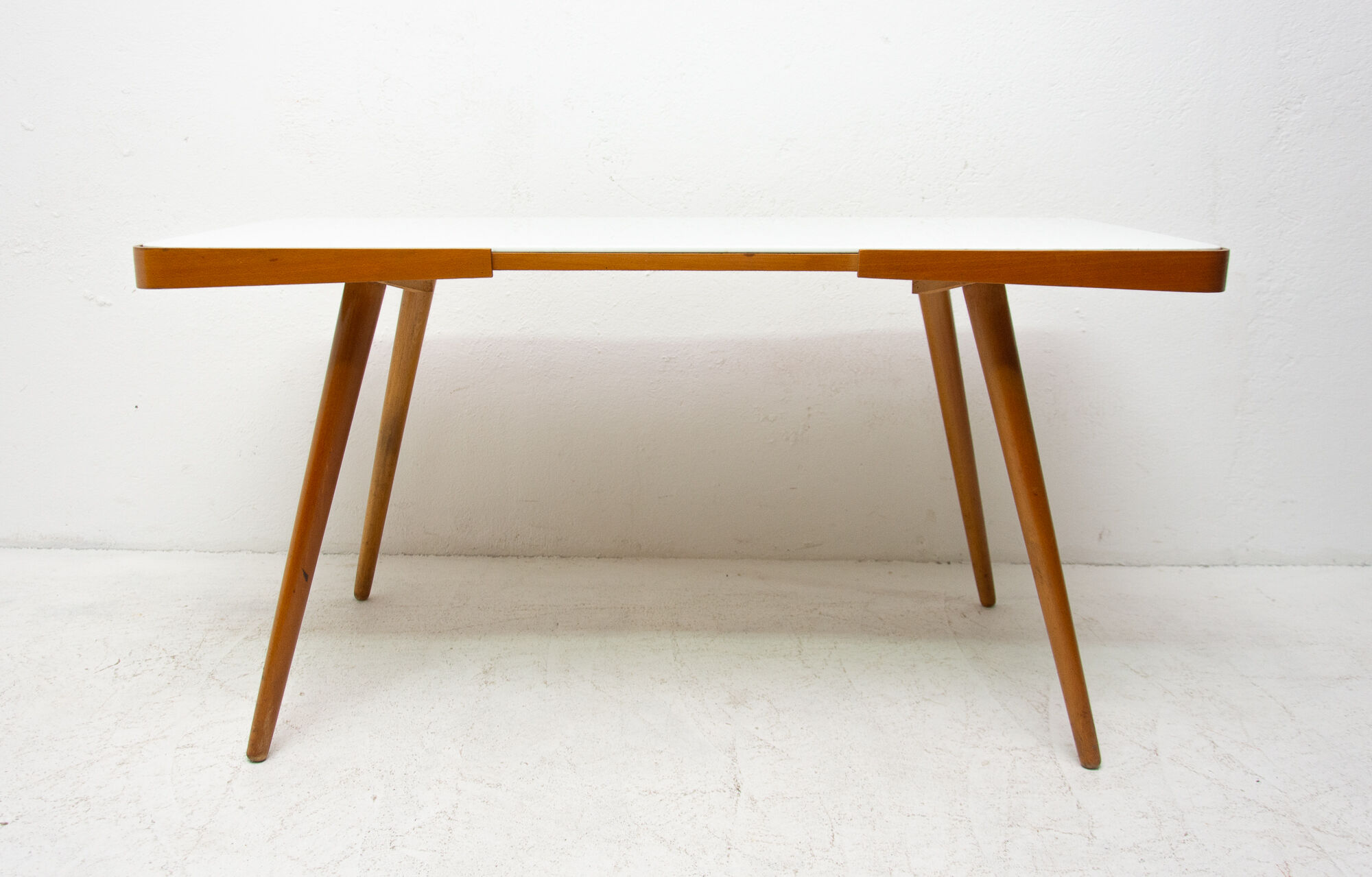 Table basse en verre du milieu du siècle, 1960 ́s, Tchécoslovaquie