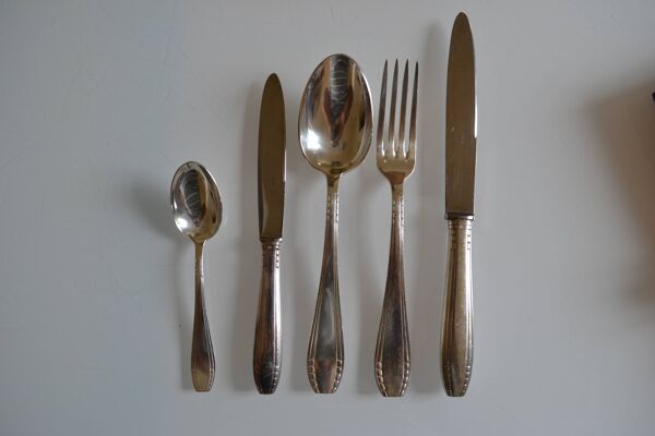 Ménagère métal argenté complète dans coffret 62 pièces