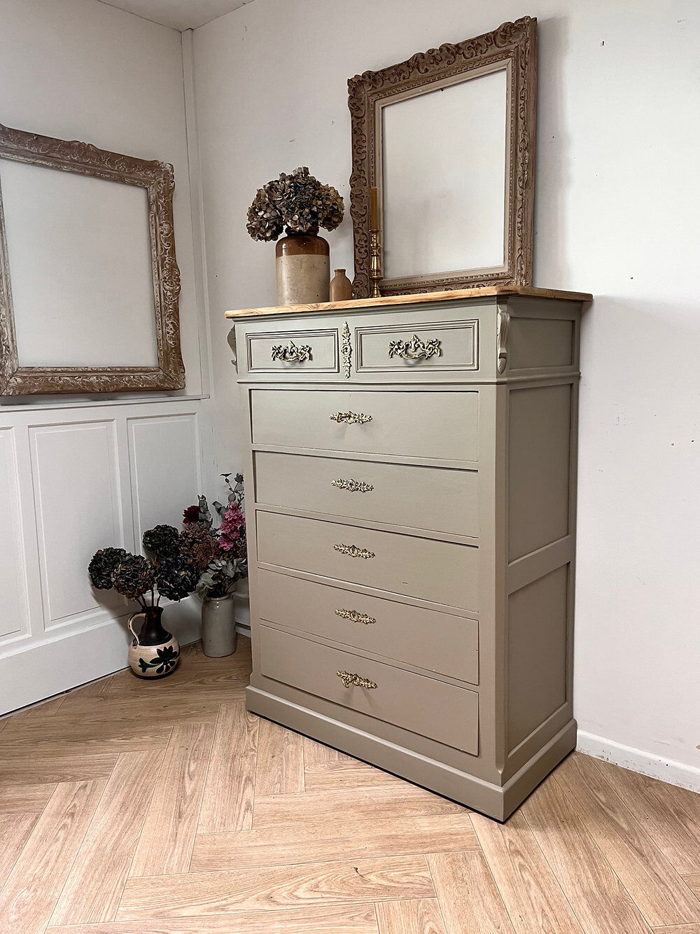 Chest of drawers in solid elm