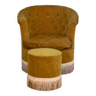 Armchair with its pouf