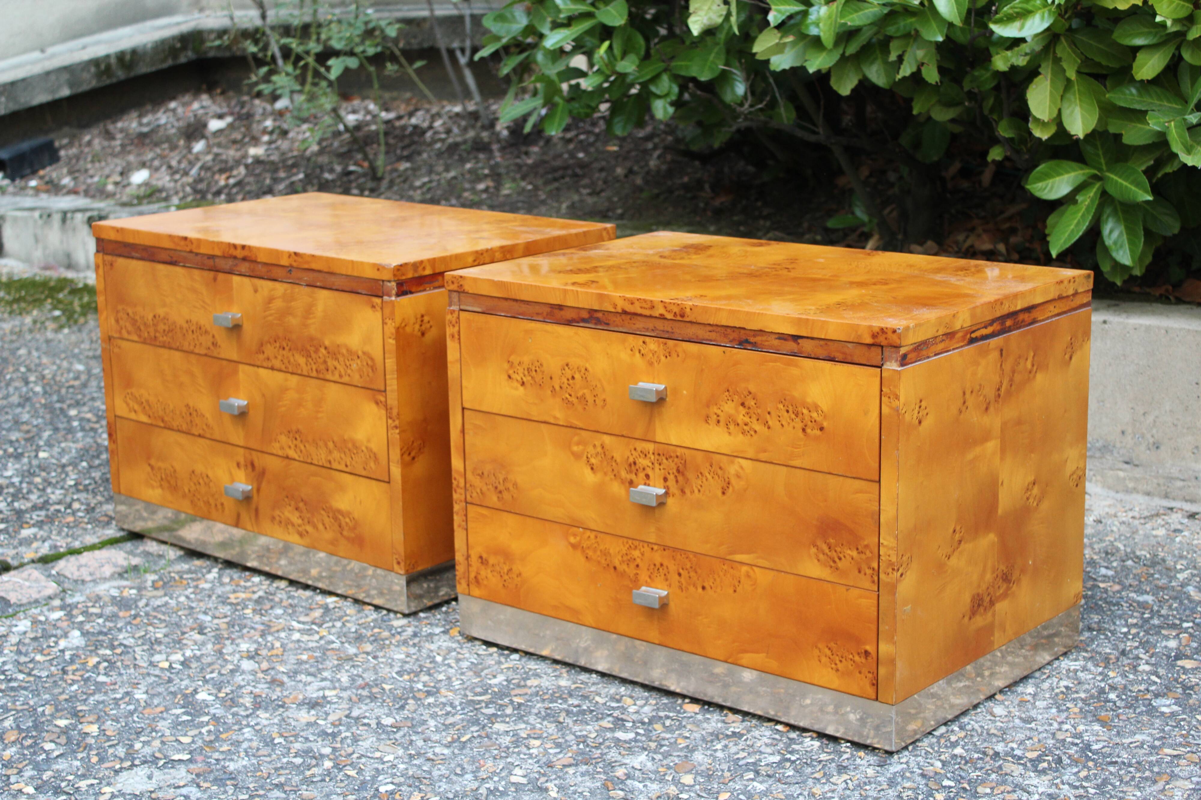 Rare paire de tables de chevet en loupe d'orme - 1970