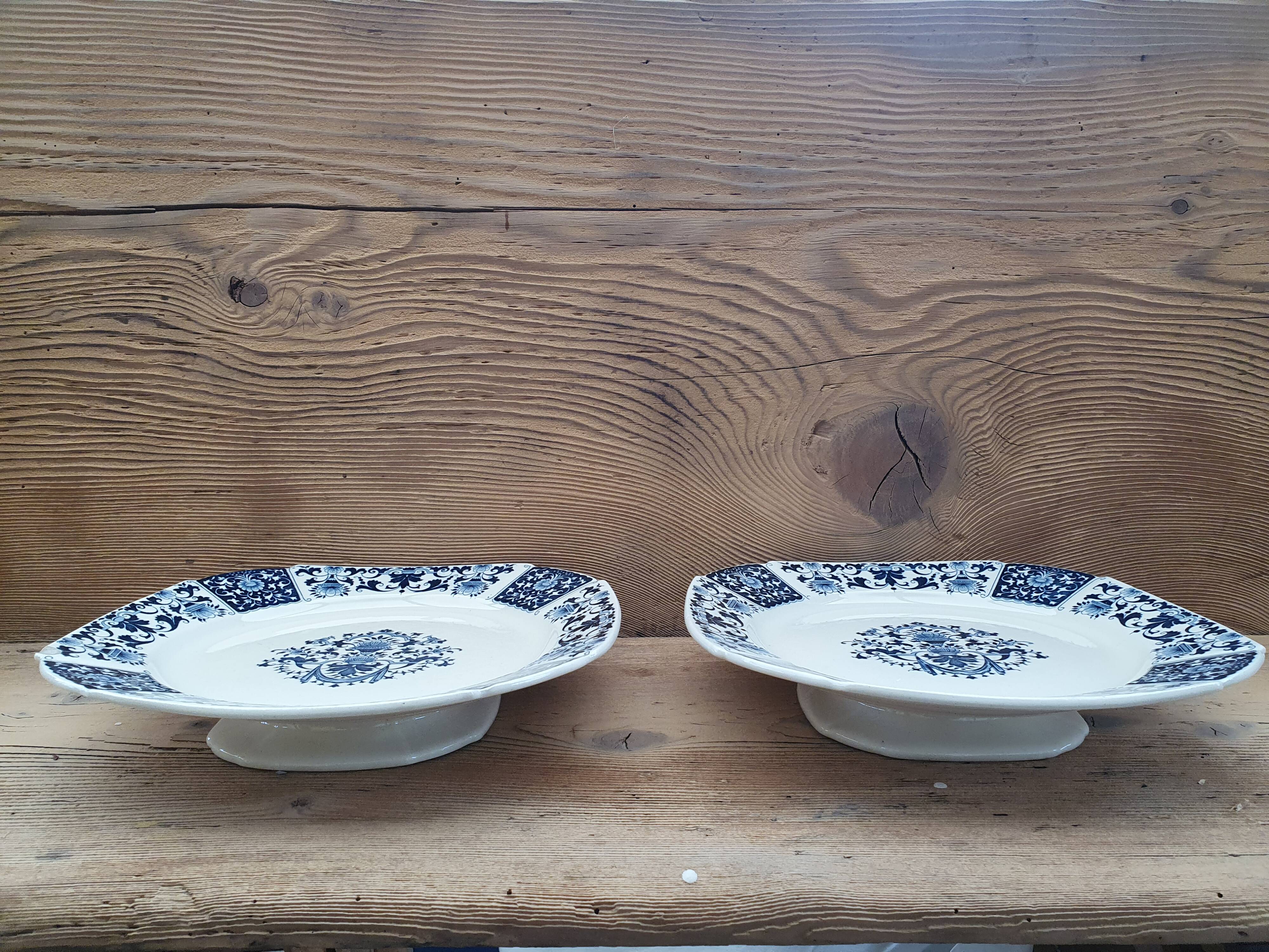 Pair of plates on presentation legs, terre de Fer Gien