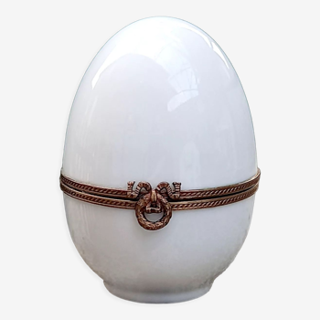 Porcelain egg box