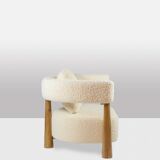 Pair of “bean” shaped armchairs, in blond beech. Contemporary work.