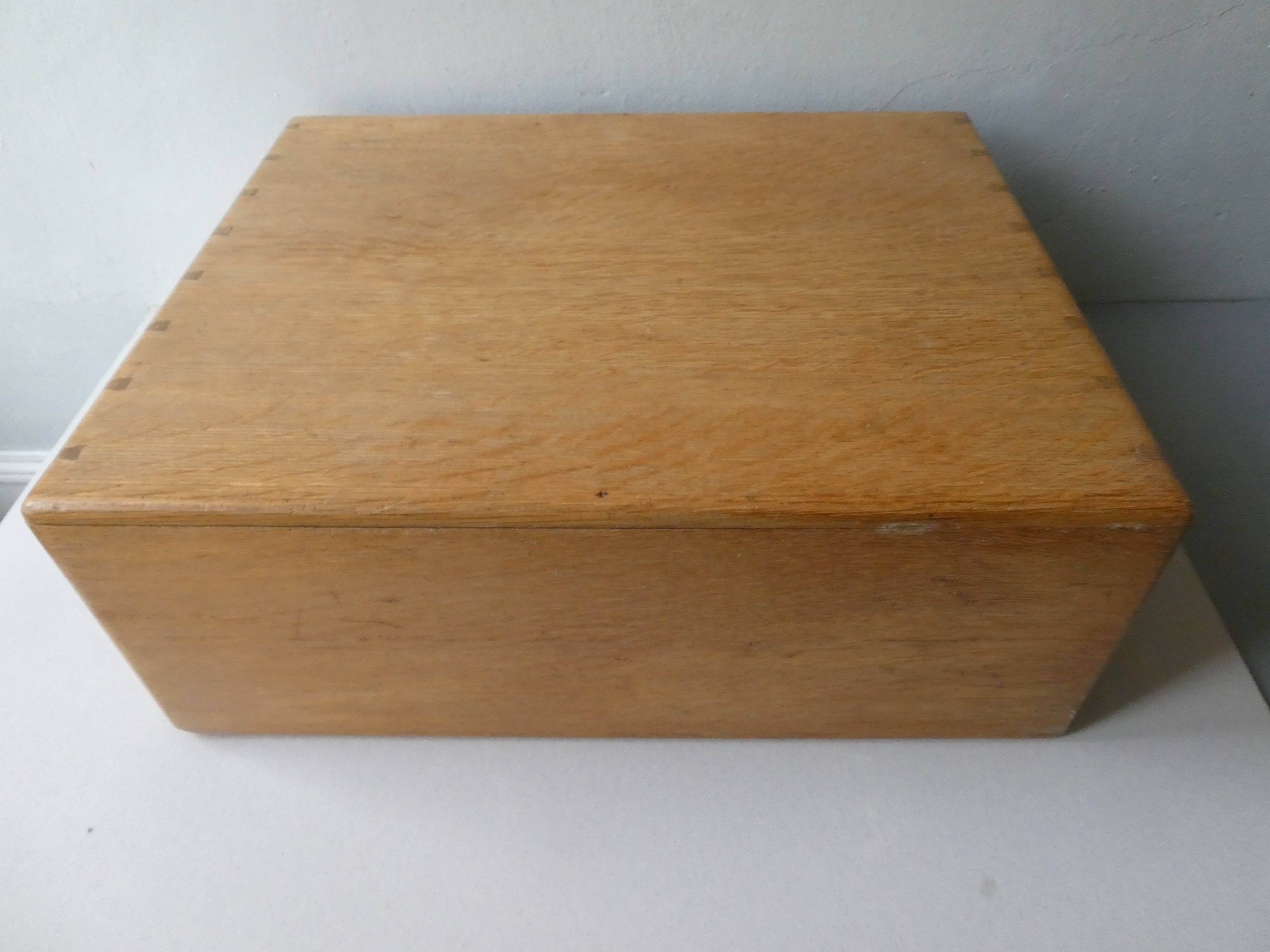 Office furniture, solid wood lockers